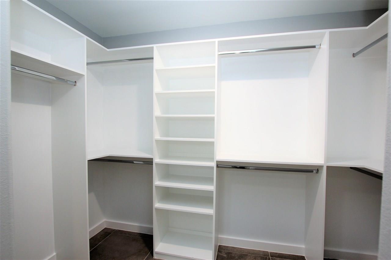 1009 La Muralla St