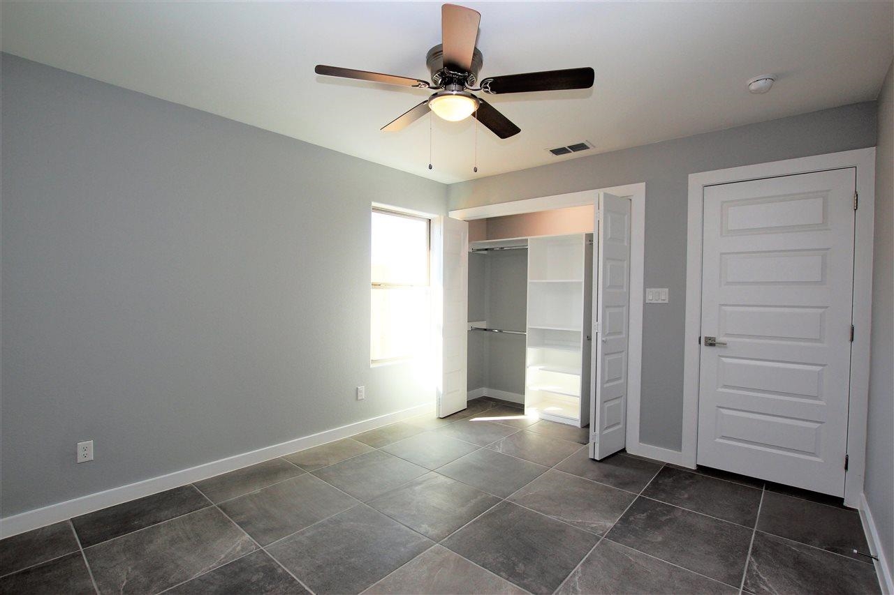 1009 La Muralla St