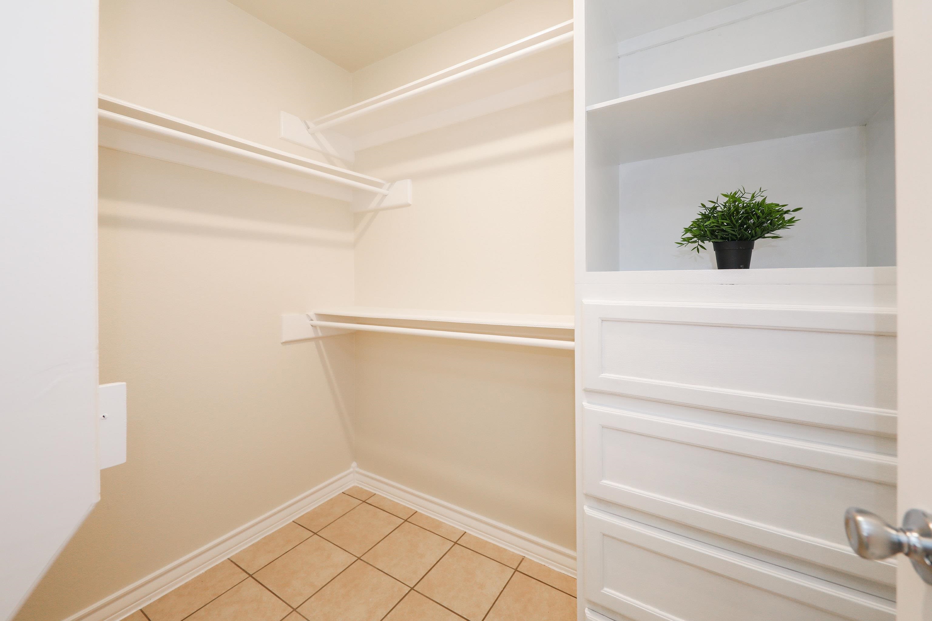 1000 Ranchway Dr Unit: 16