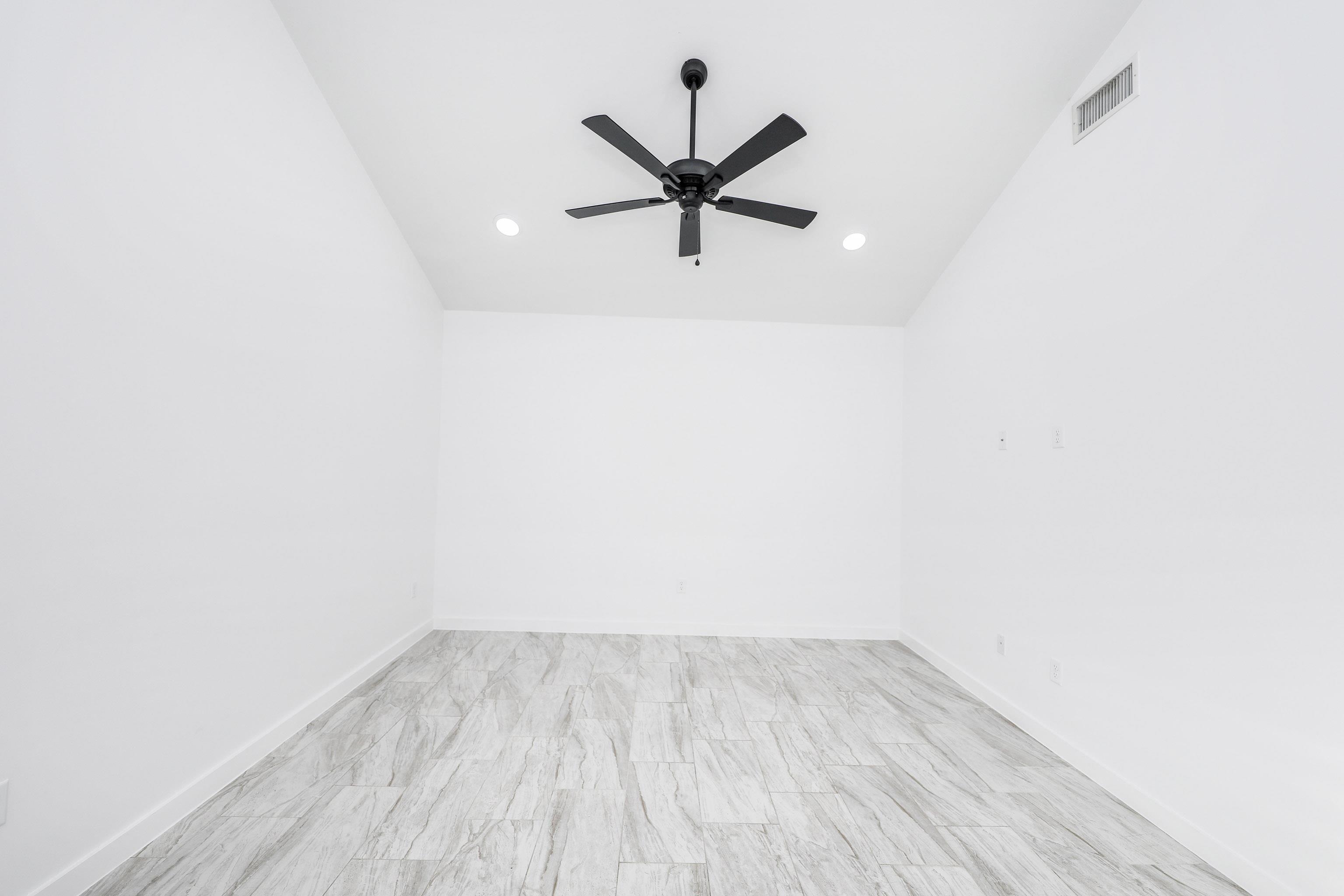 3911 Casa Blanca Lake Rd Unit: 7