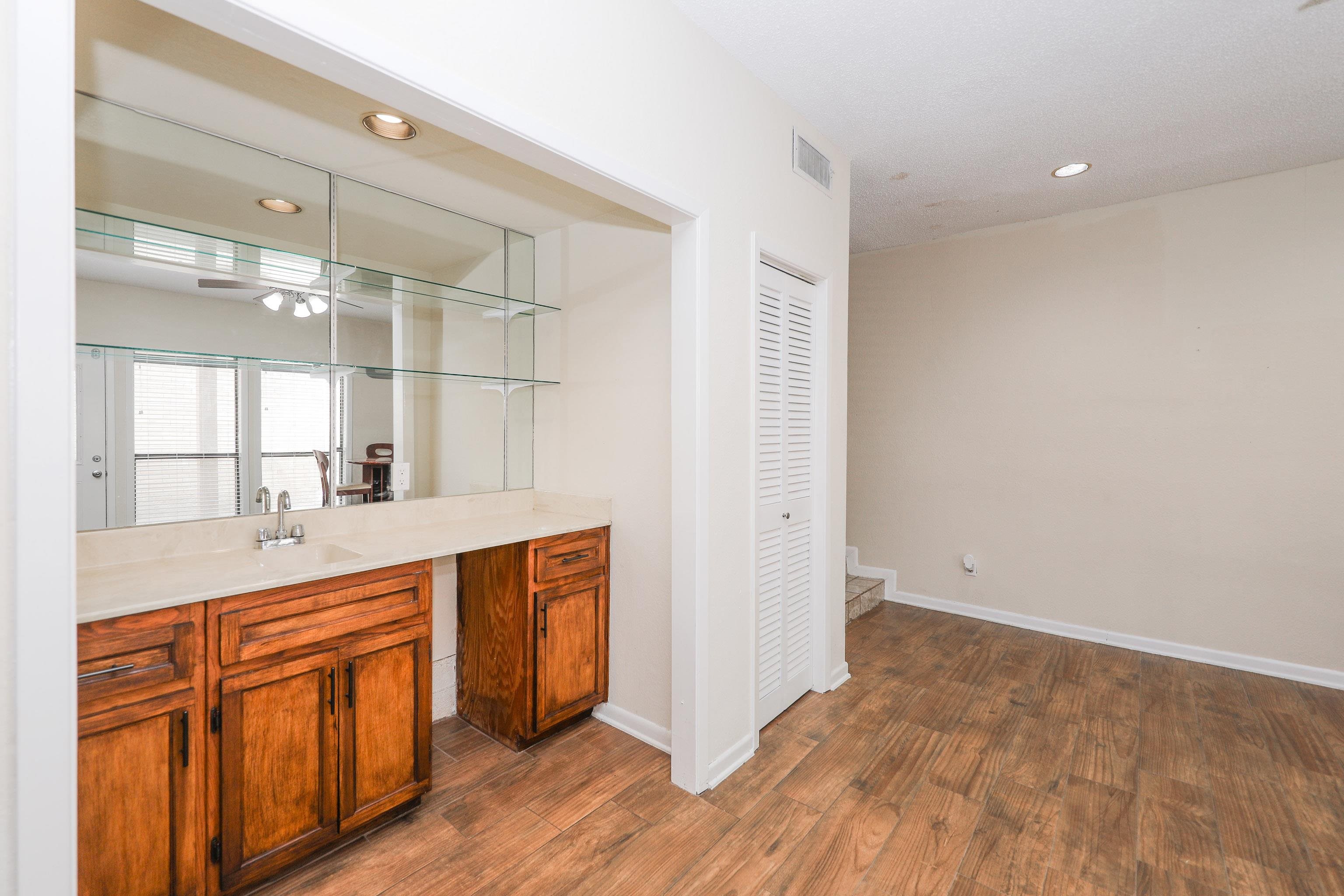 132 Martingale Ln Unit: 20