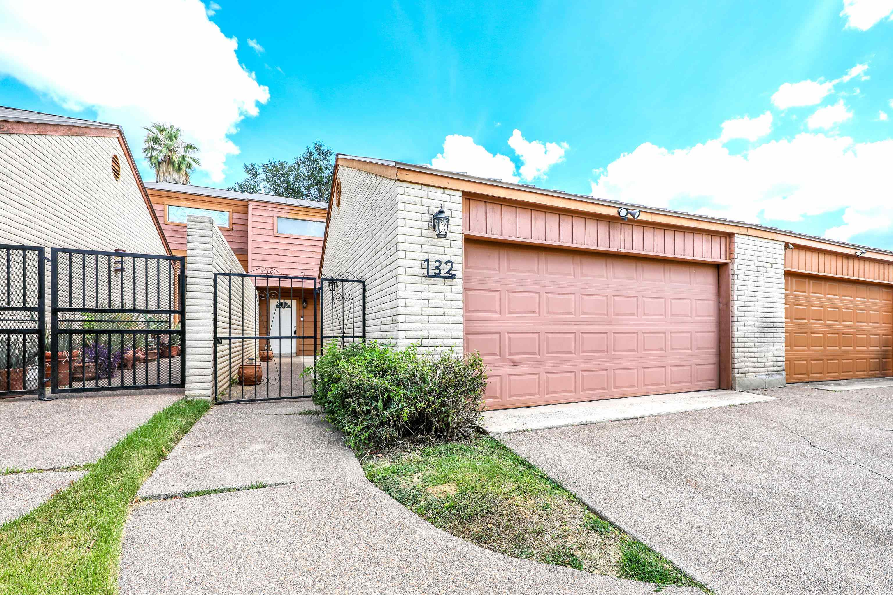 132 Martingale Ln Unit: 20
