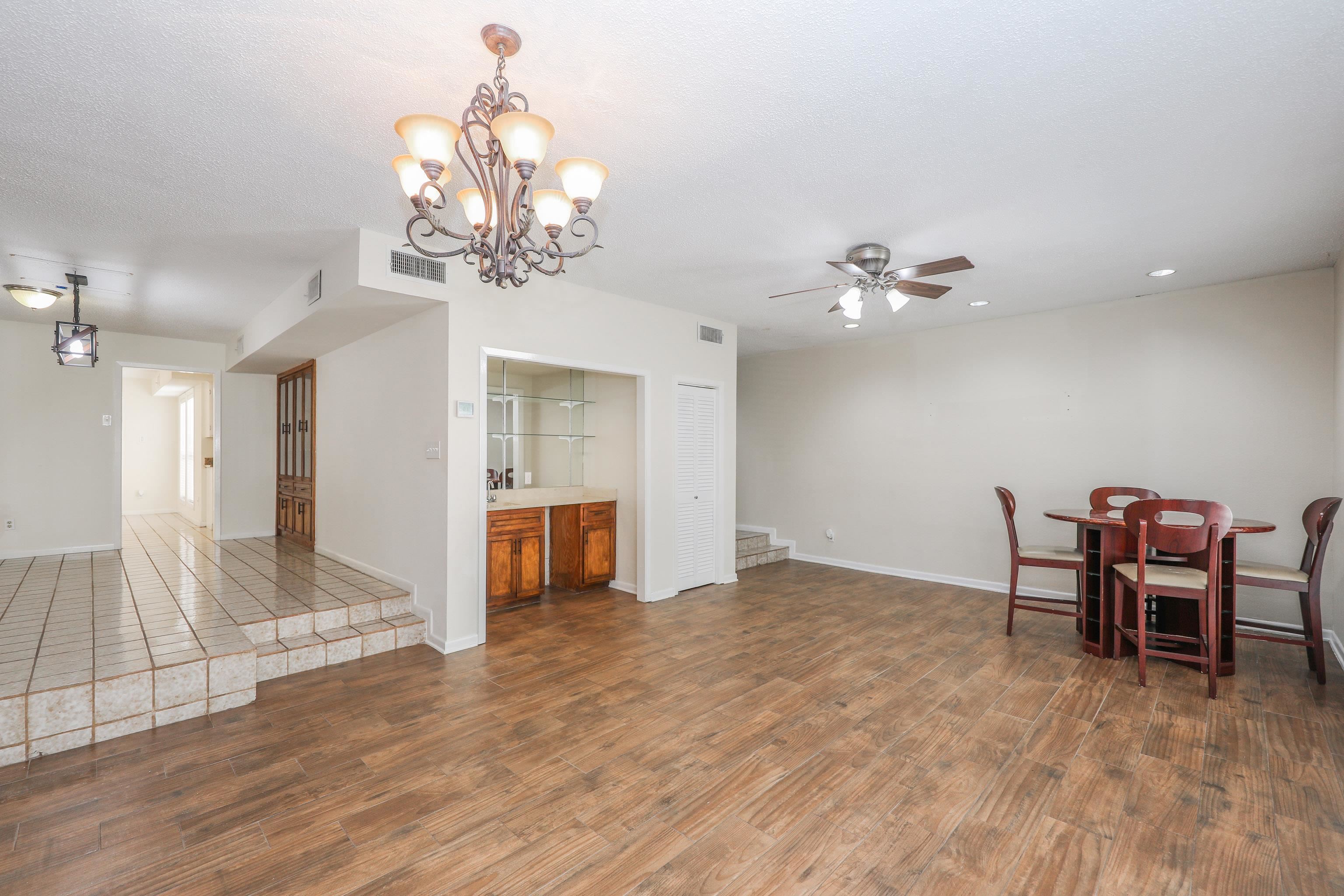 132 Martingale Ln Unit: 20