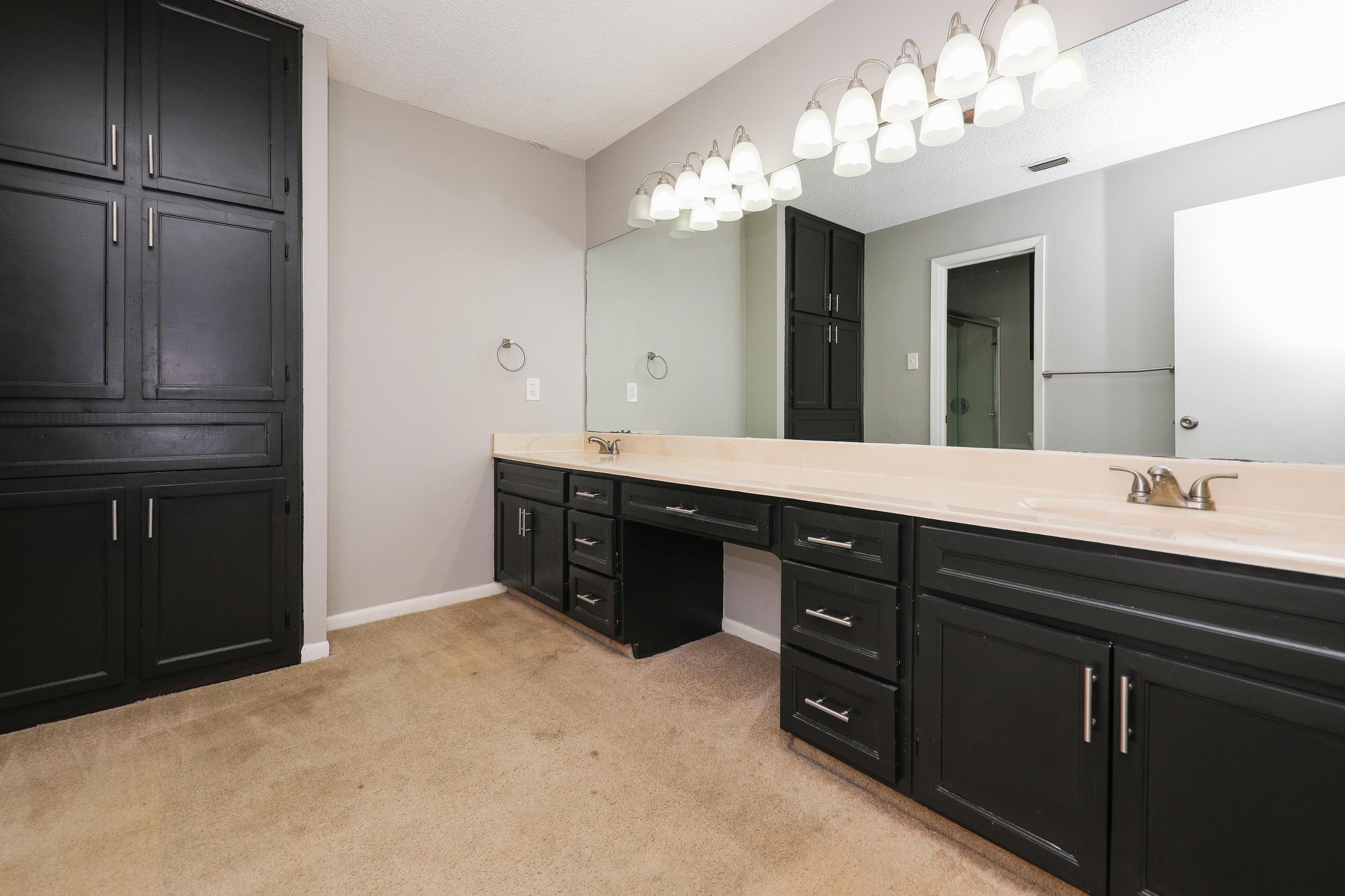 132 Martingale Ln Unit: 20