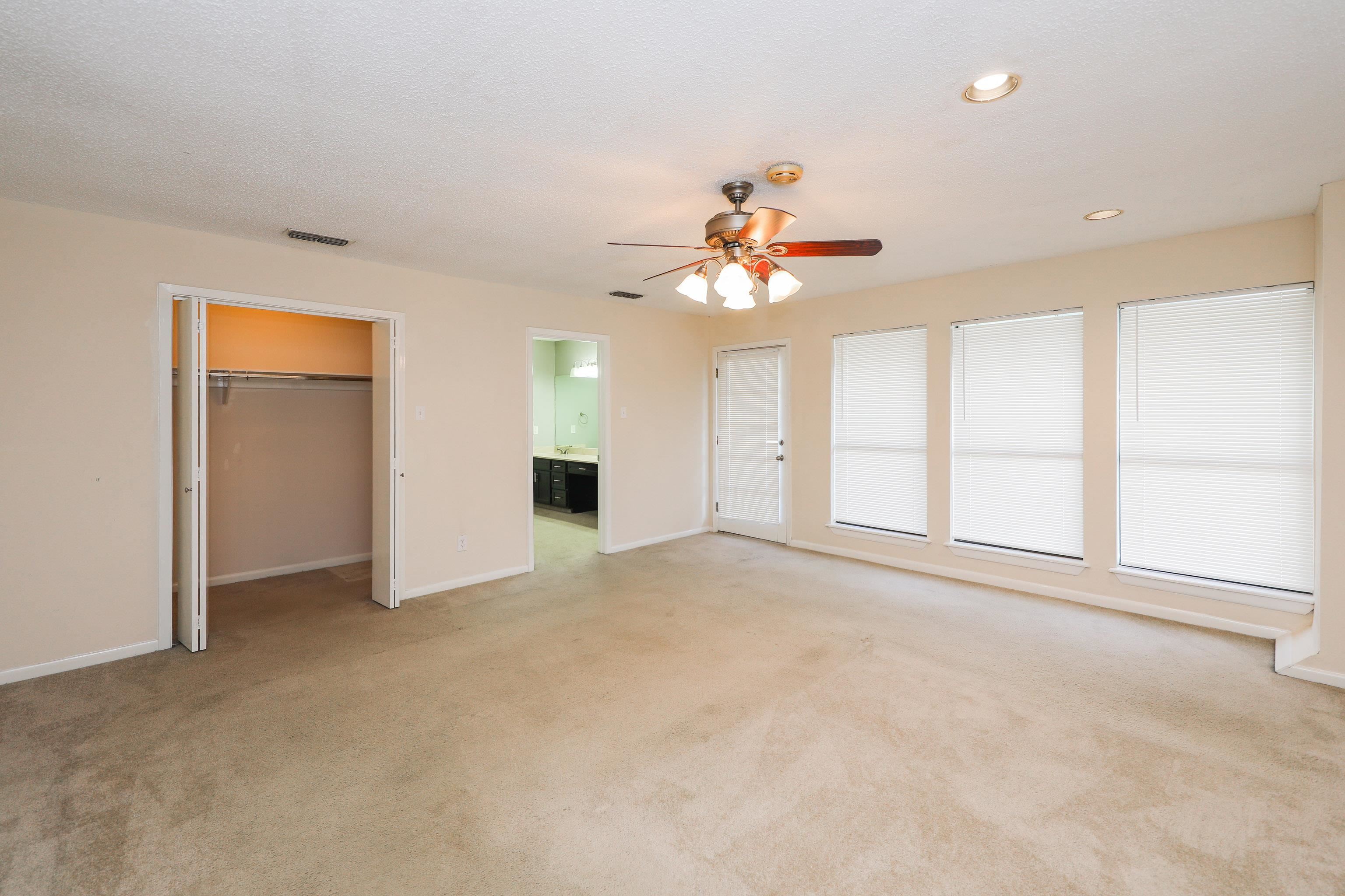132 Martingale Ln Unit: 20