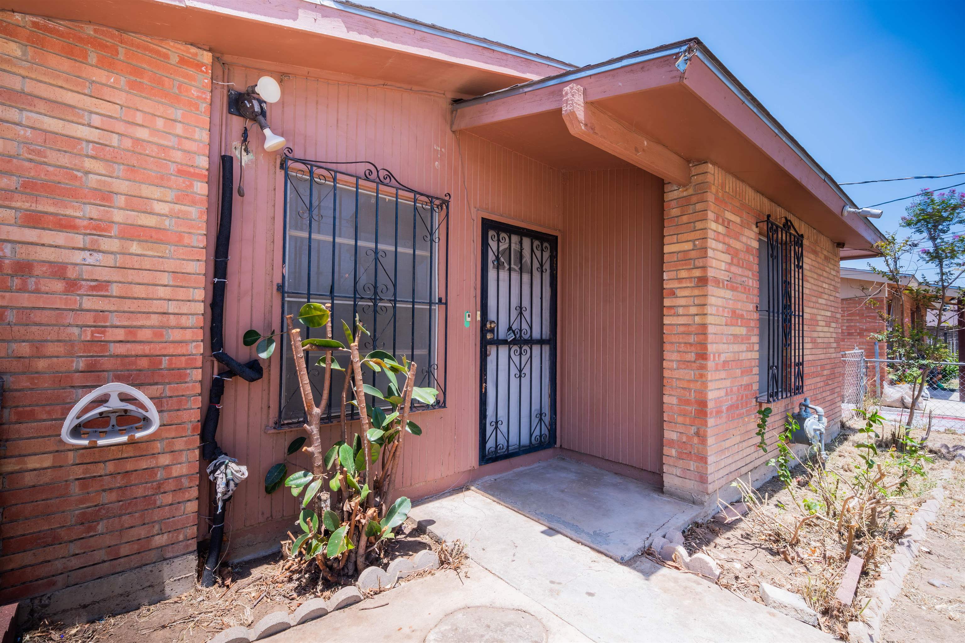 2118 E Kearney St