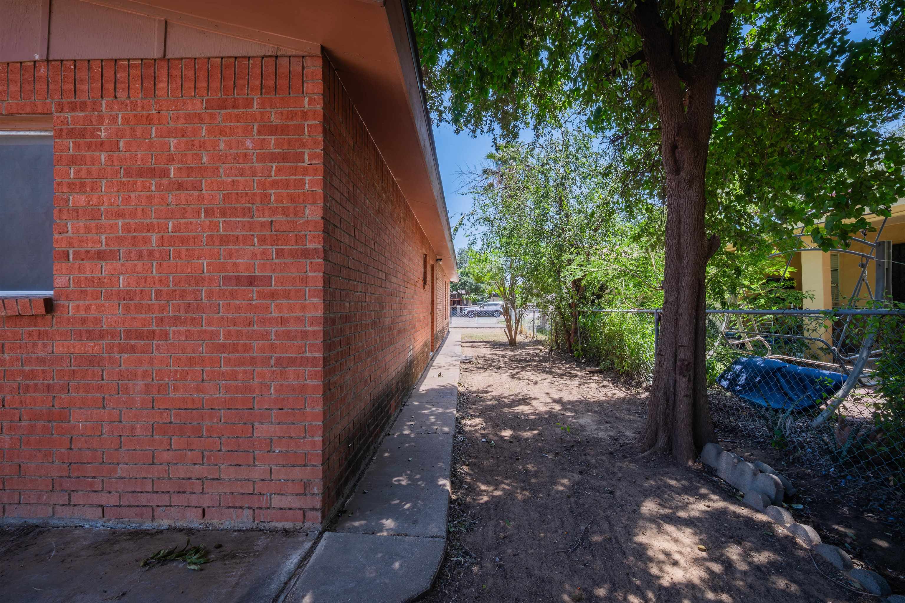 2118 E Kearney St