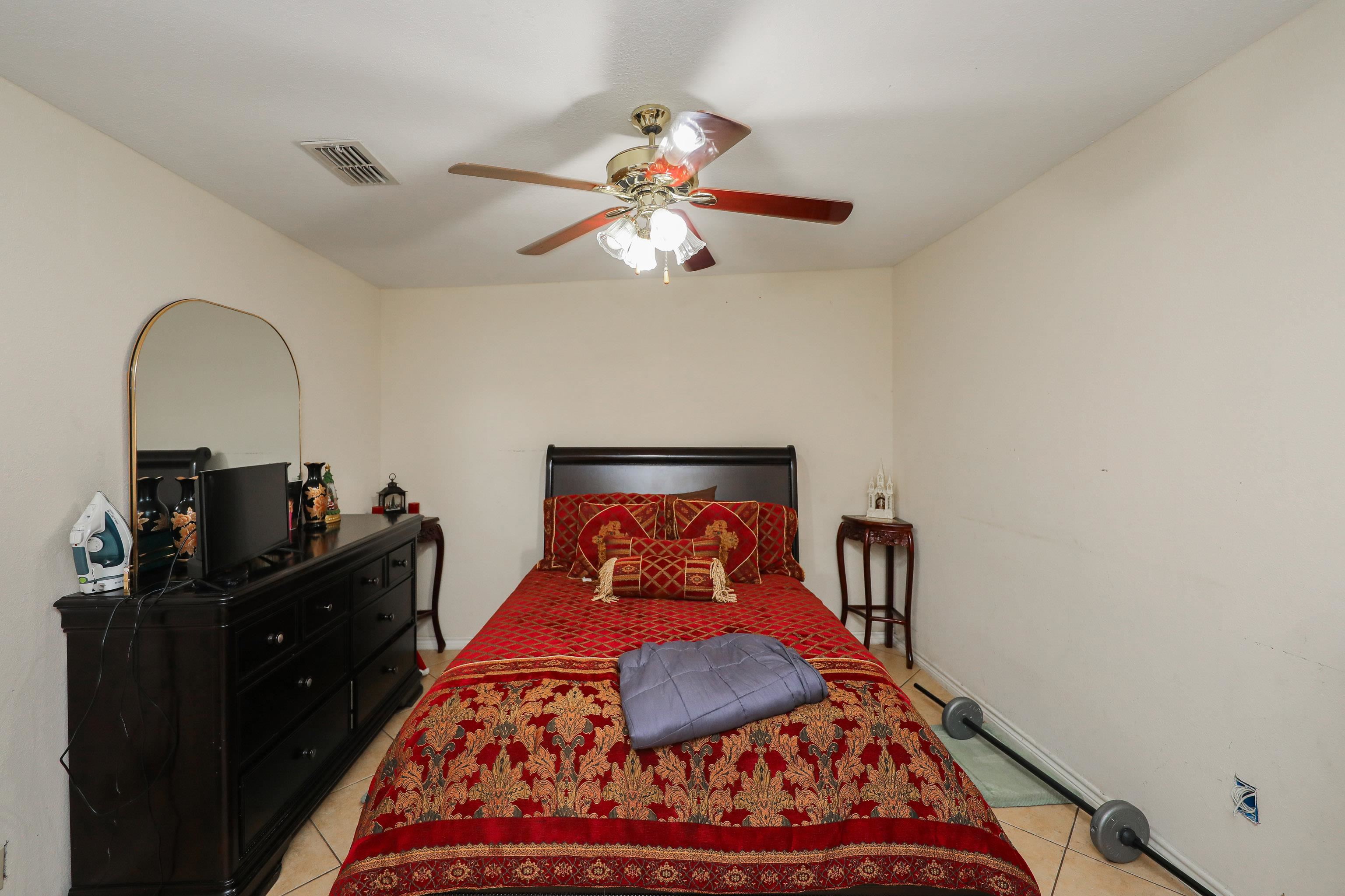 1613 Calle Del Norte