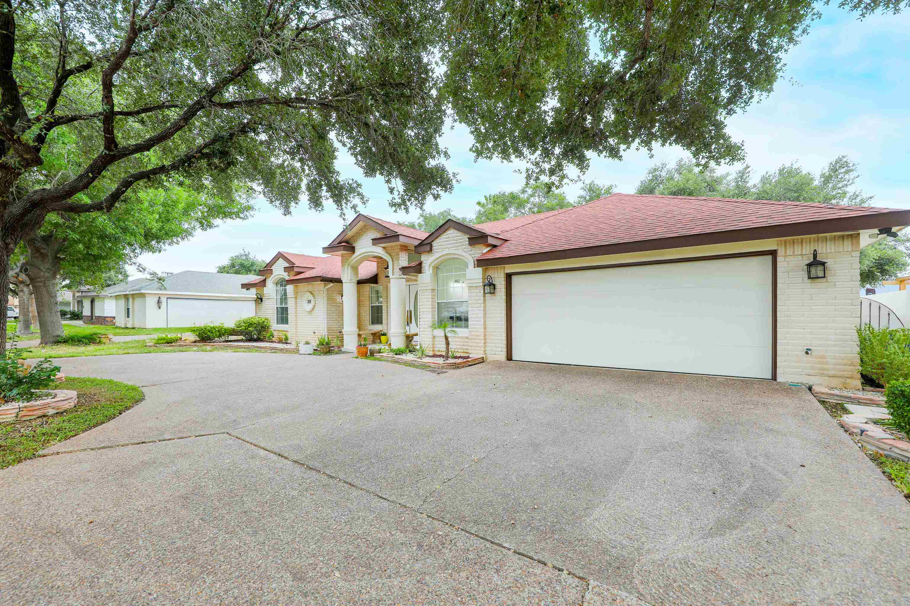 3111 Persimmon Ct