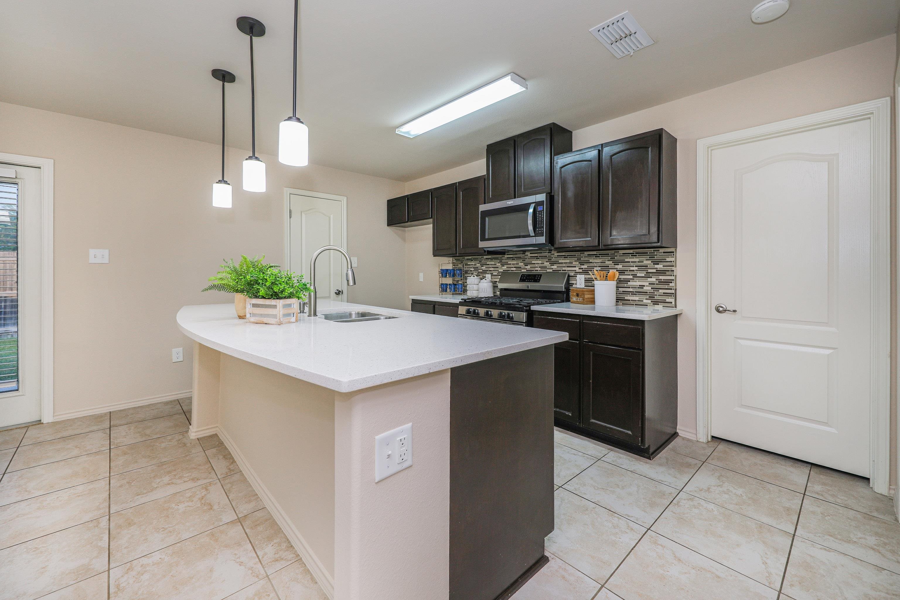 704 Mercado Ln