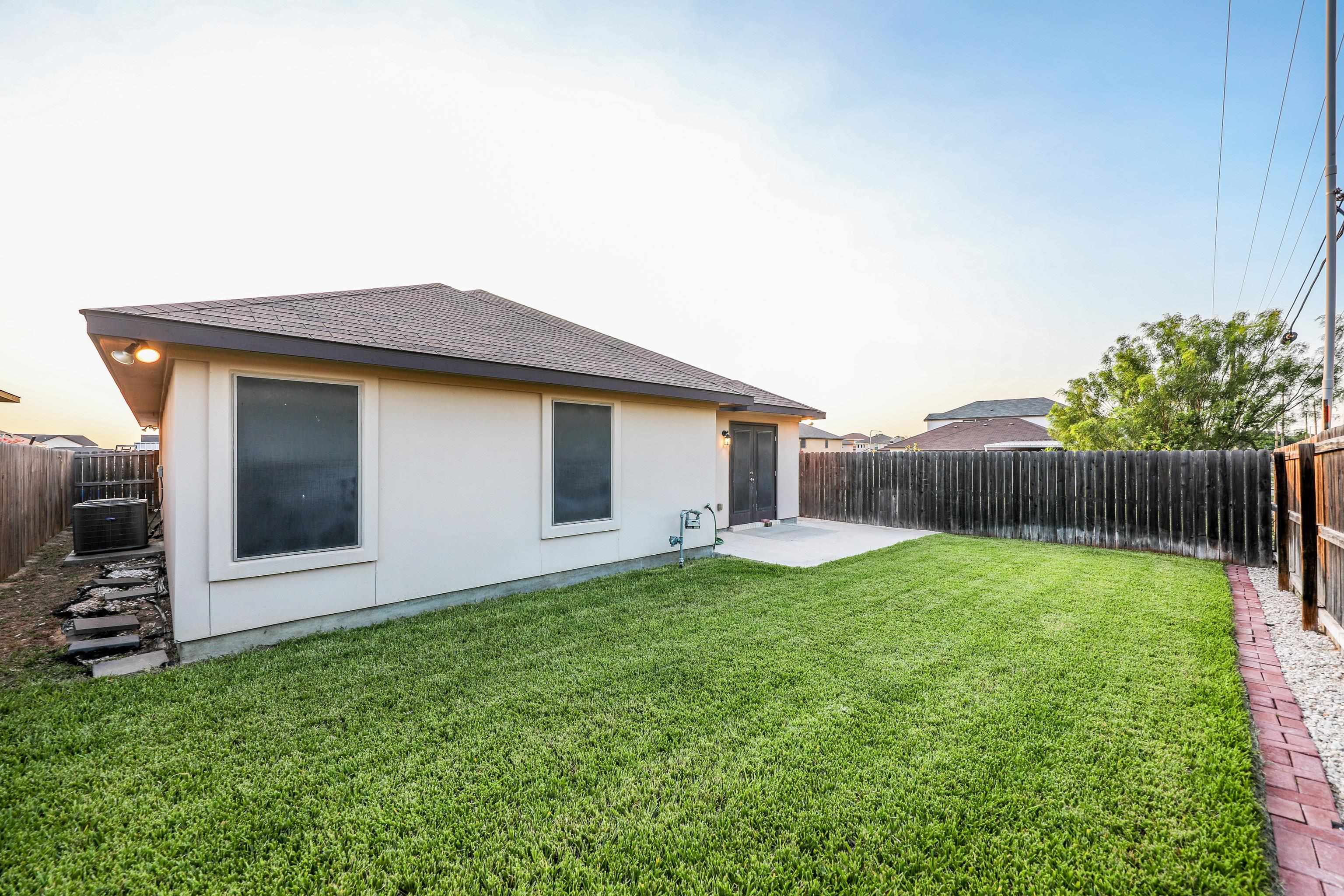 704 Mercado Ln