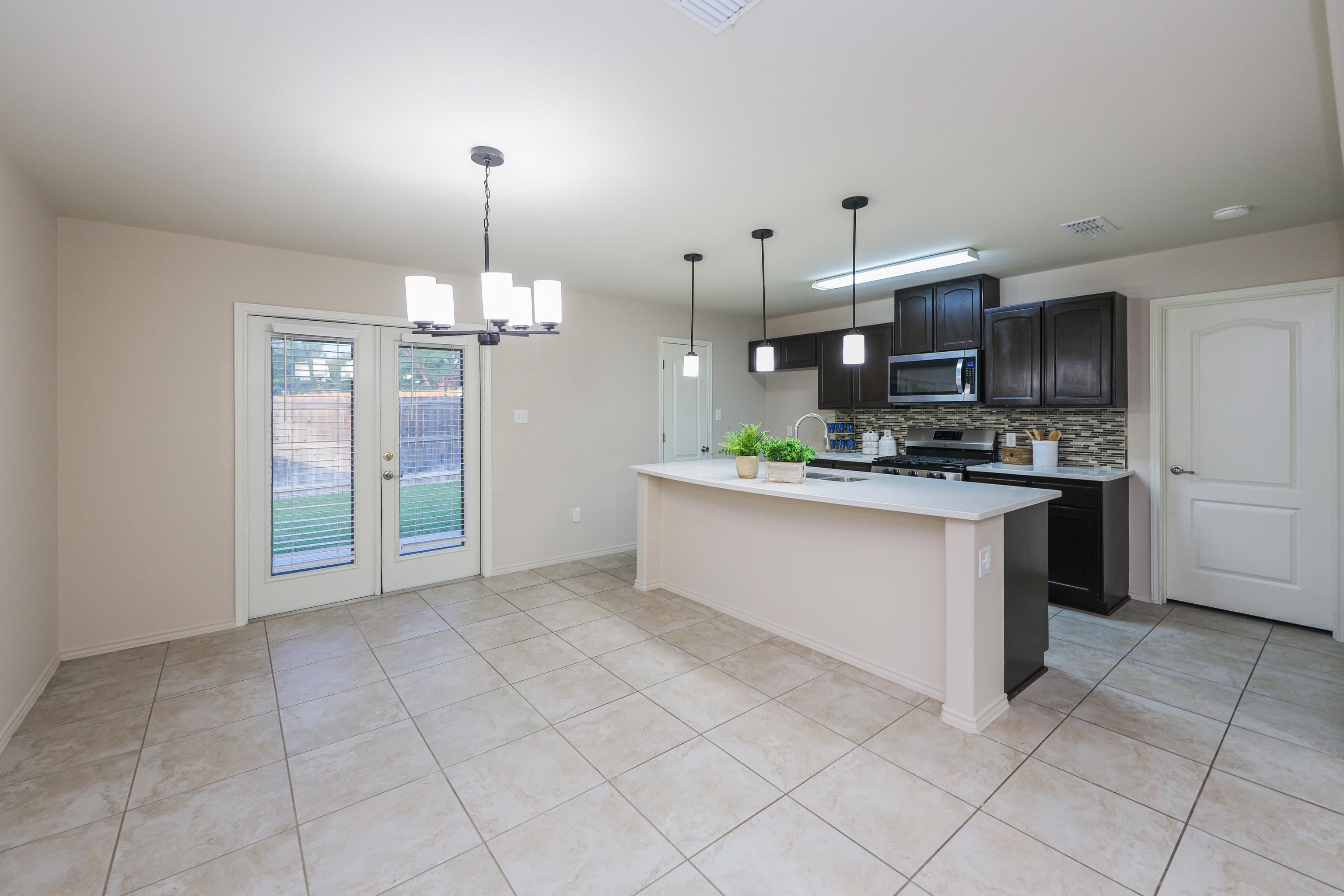 704 Mercado Ln
