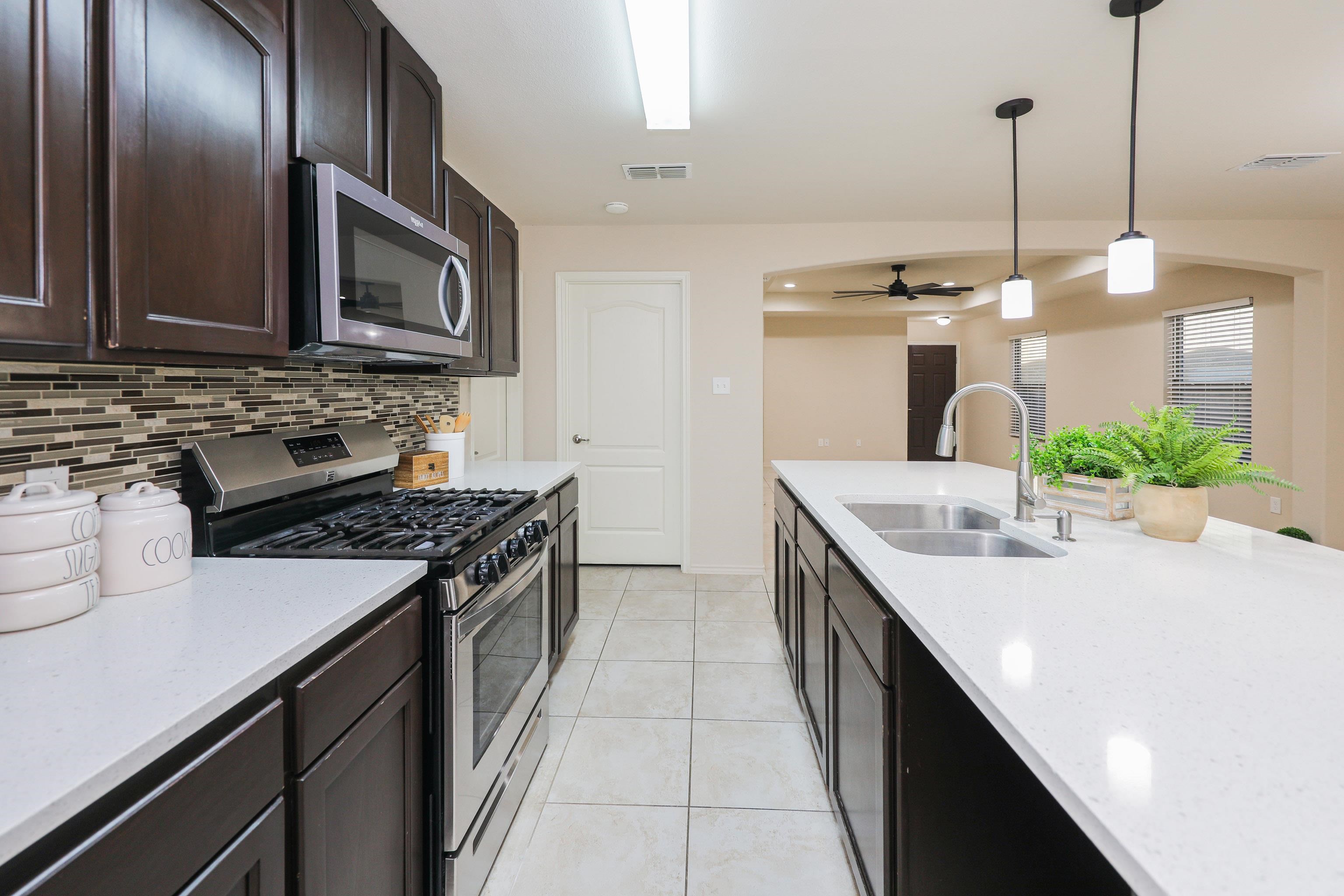 704 Mercado Ln