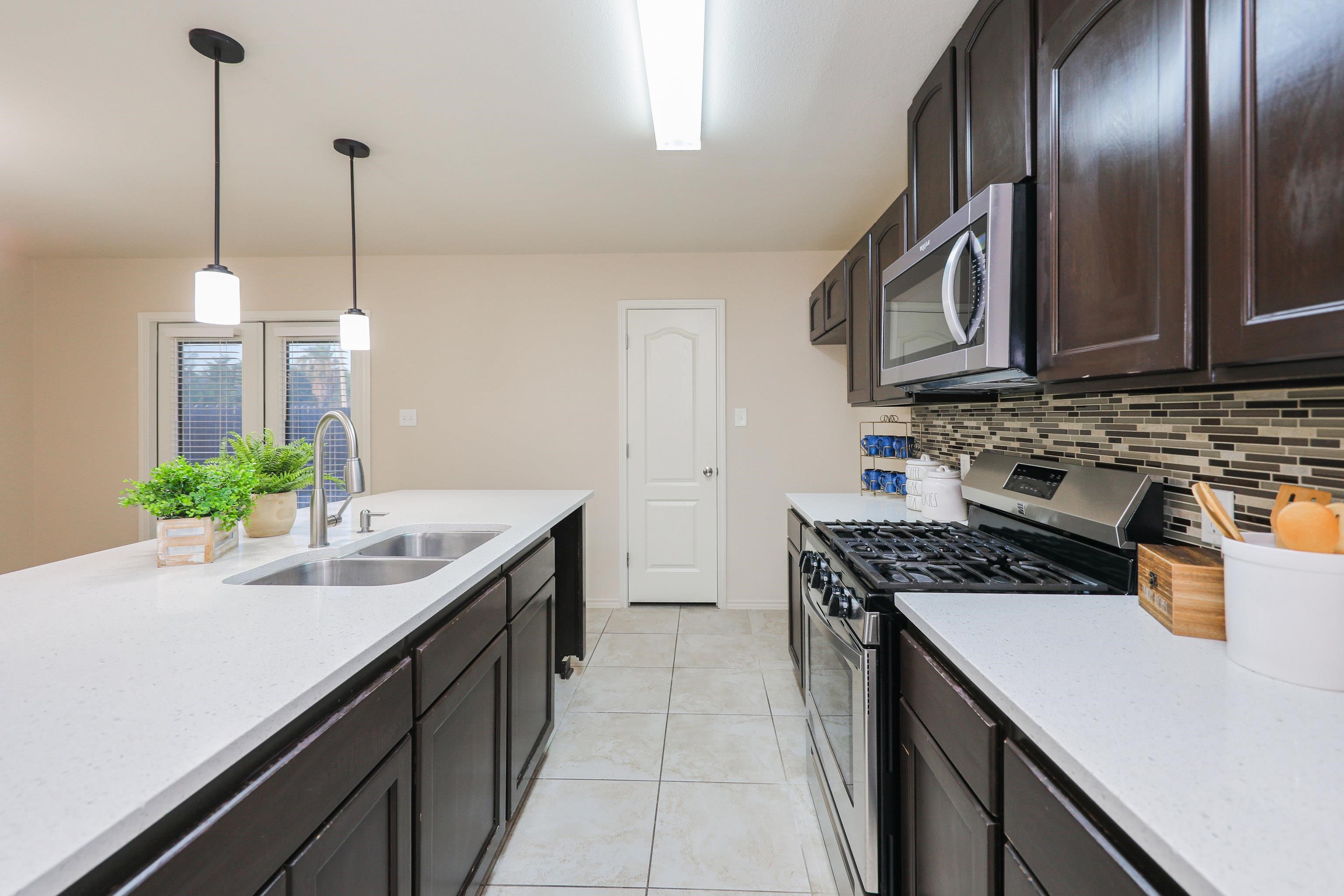 704 Mercado Ln
