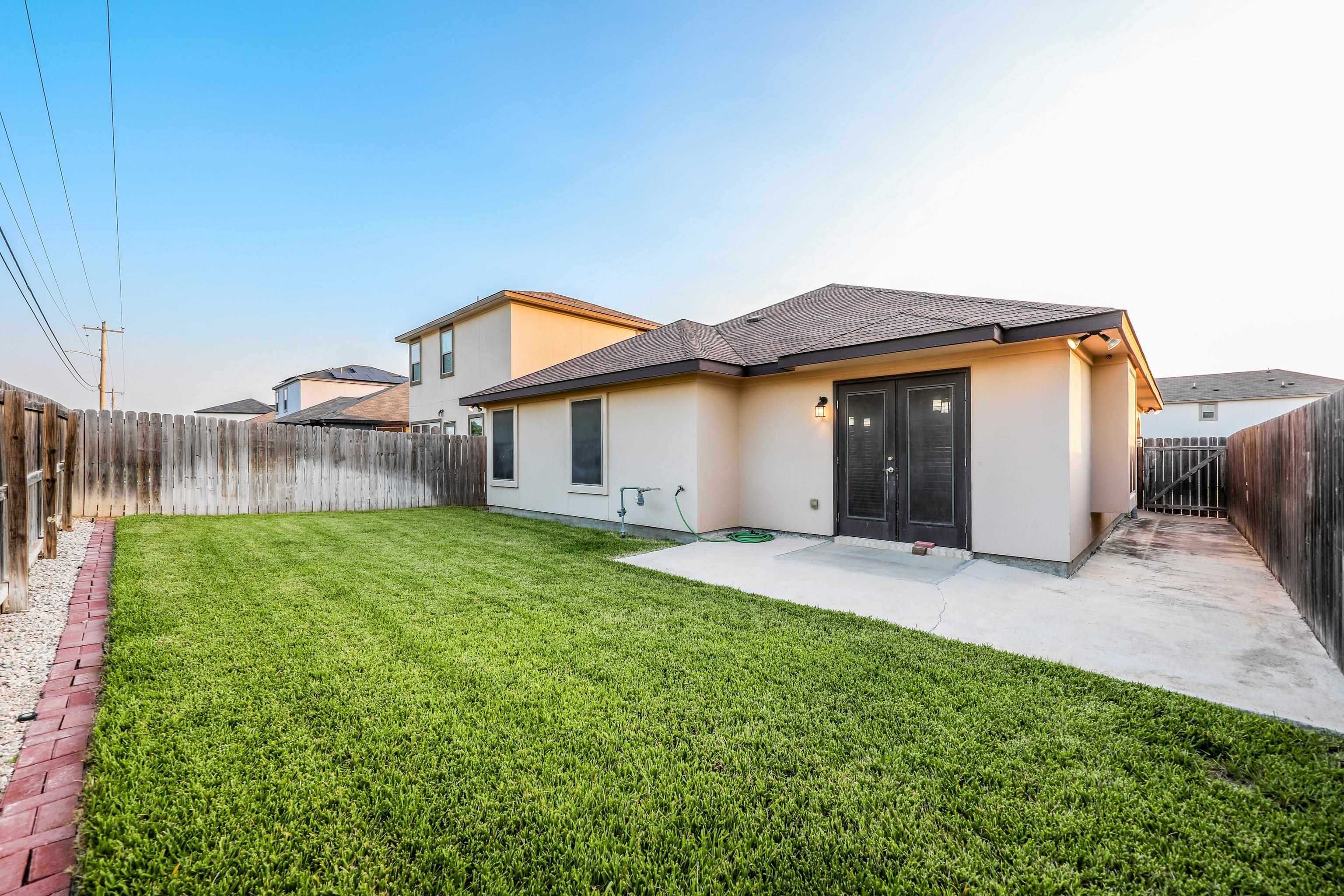 704 Mercado Ln