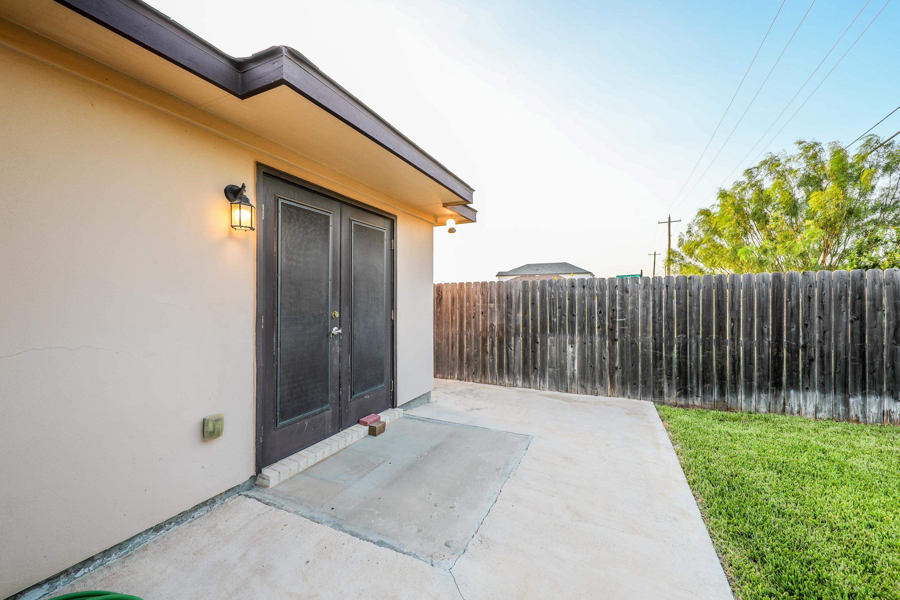 704 Mercado Ln