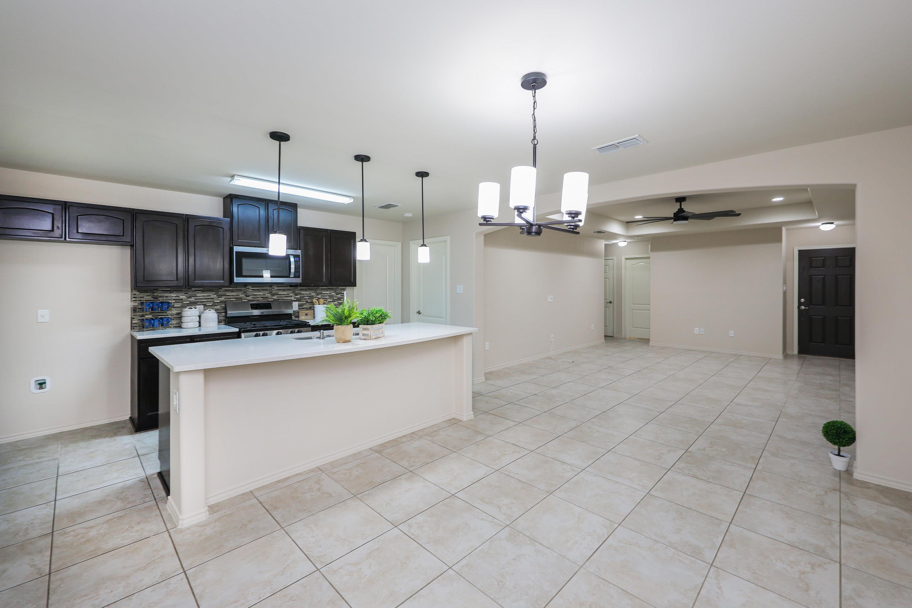 704 Mercado Ln