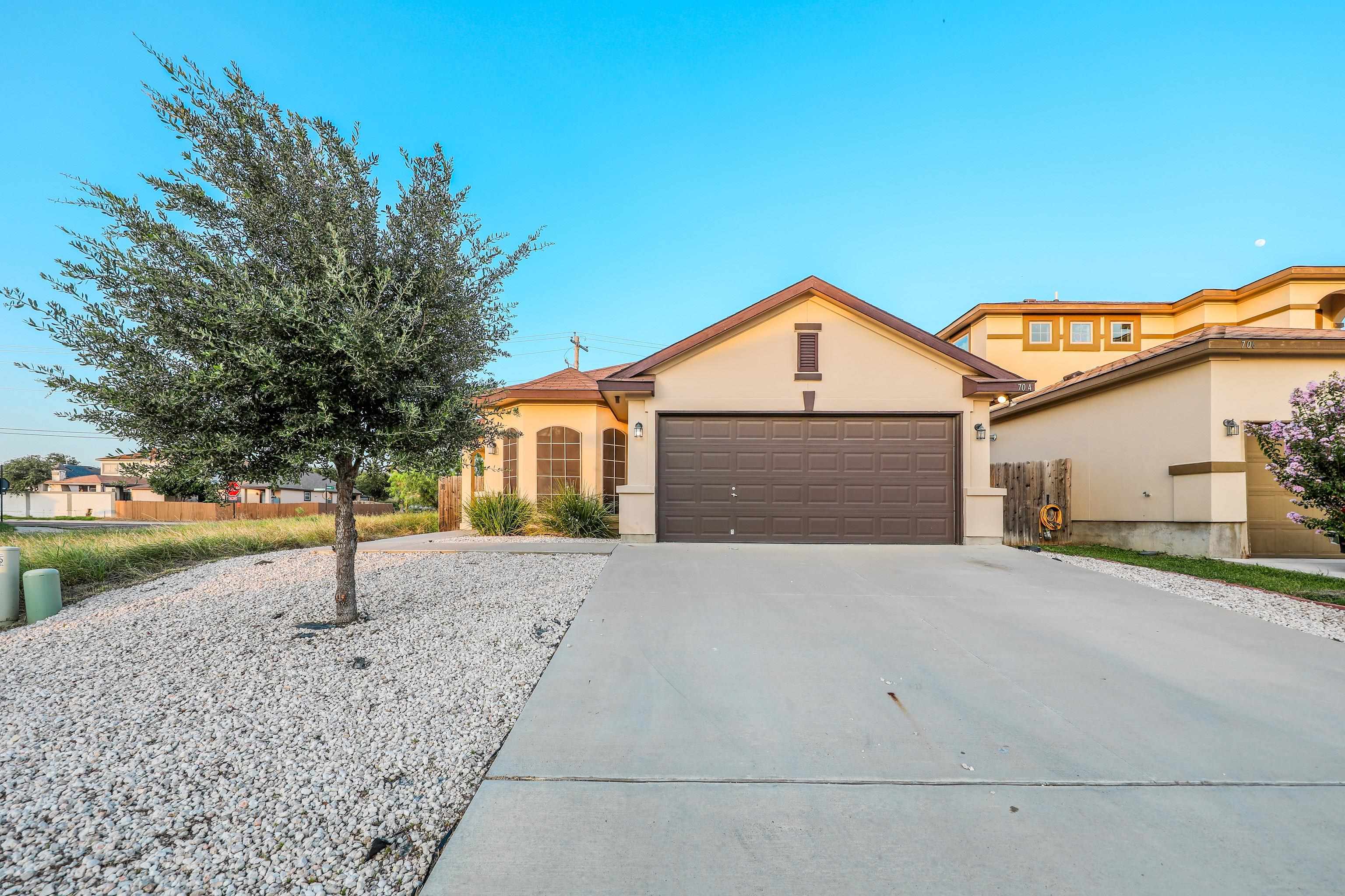 704 Mercado Ln