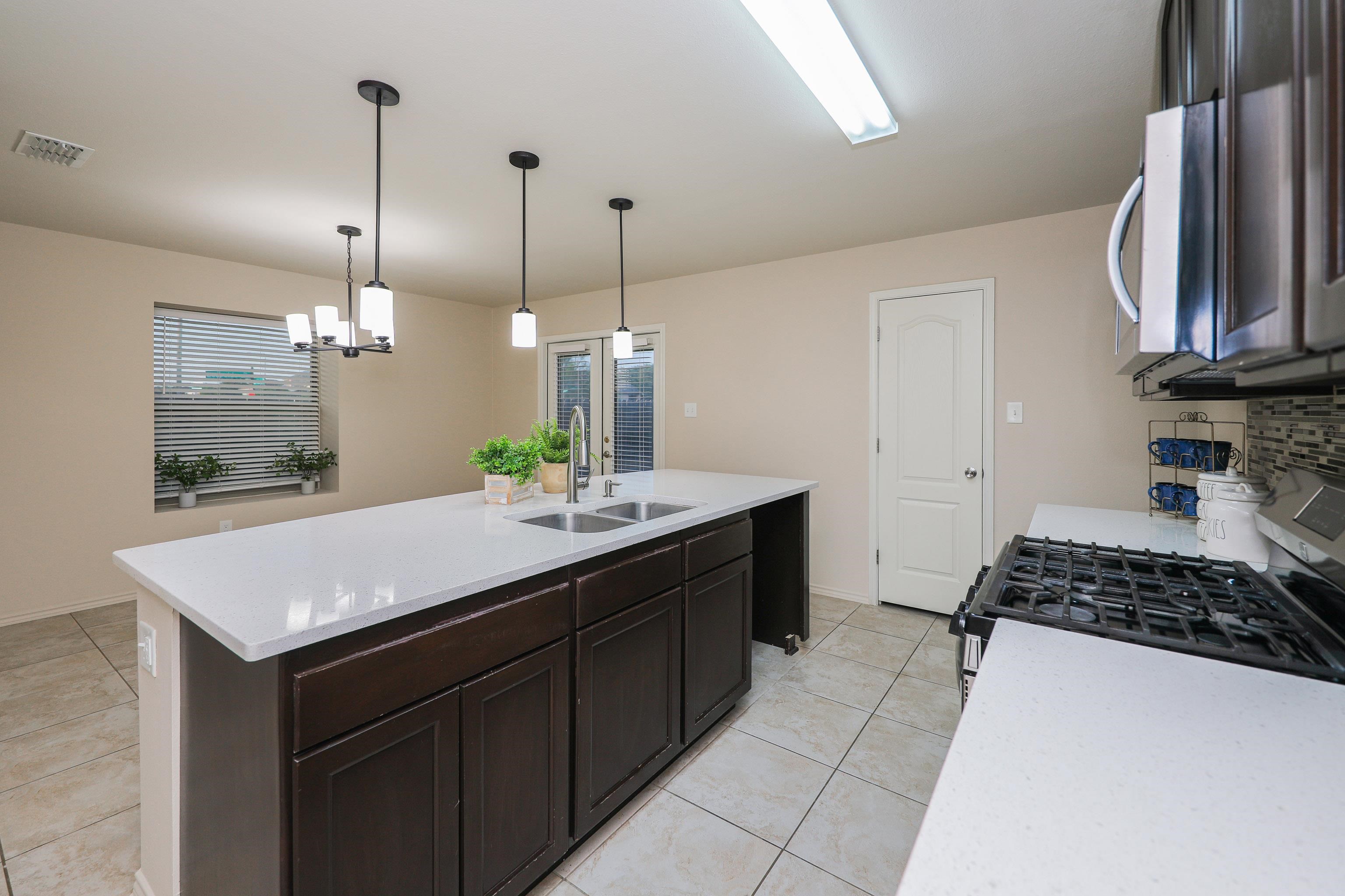 704 Mercado Ln