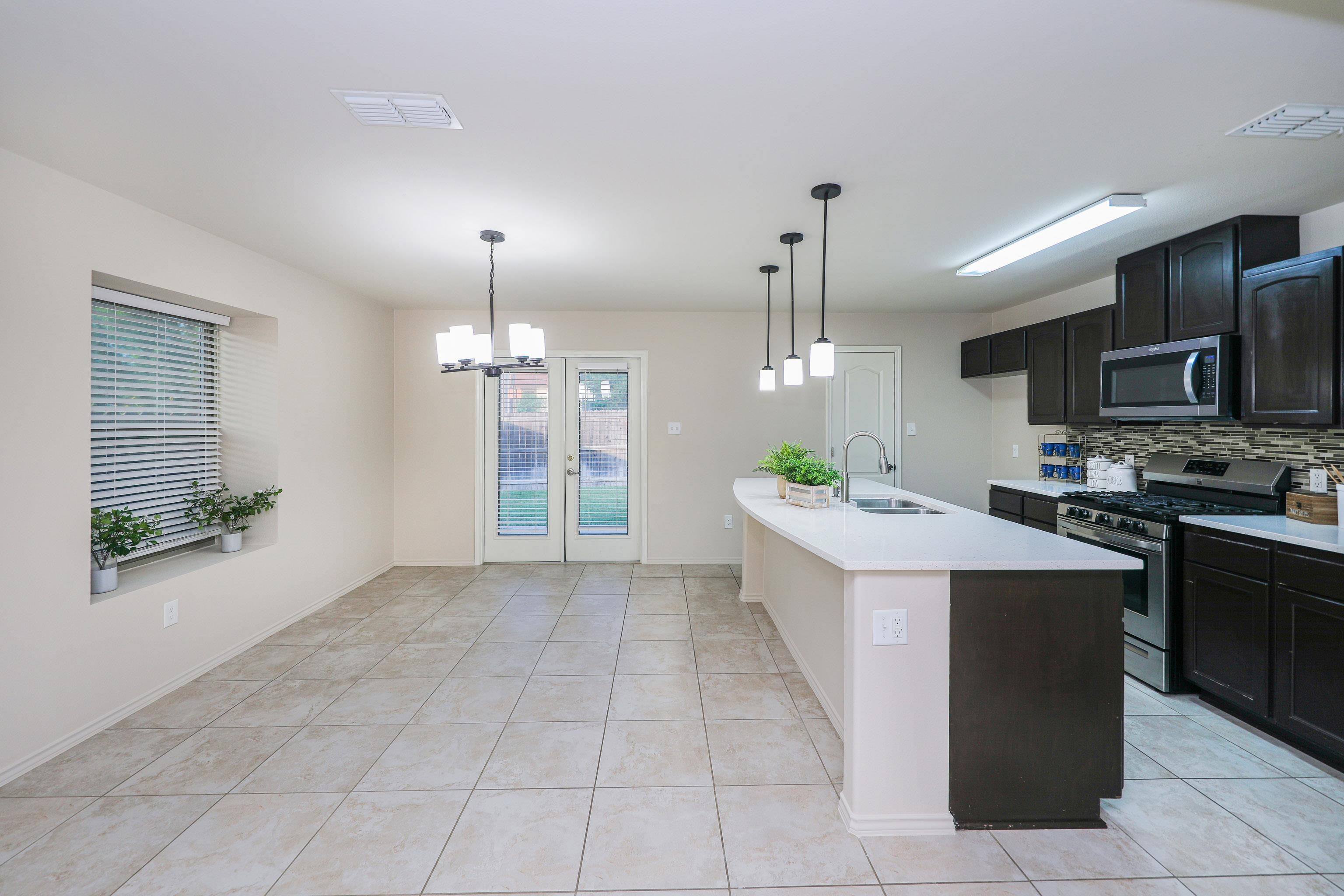 704 Mercado Ln