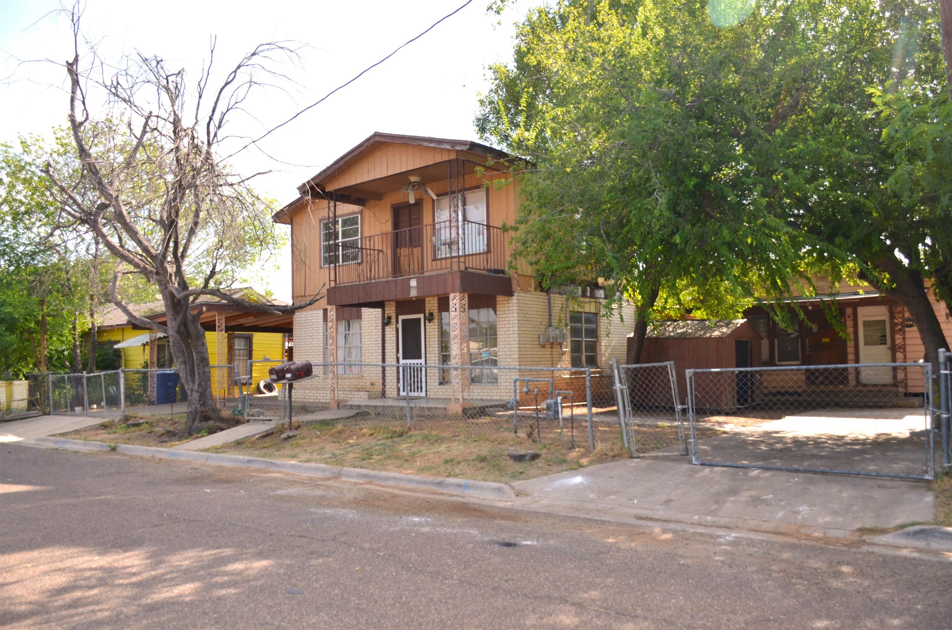 1310 N Tapeyste Ave