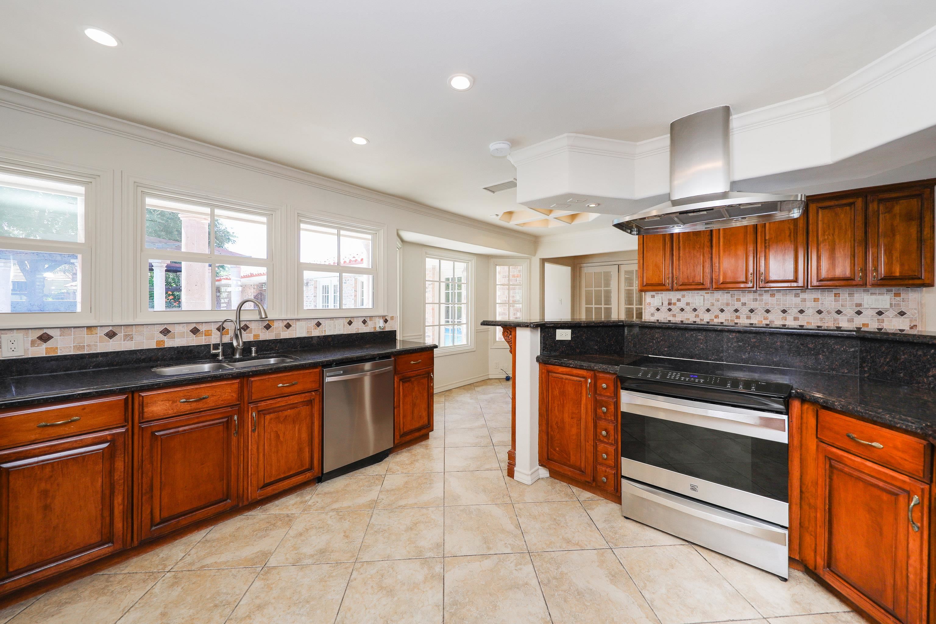 409 Longshadow Rd