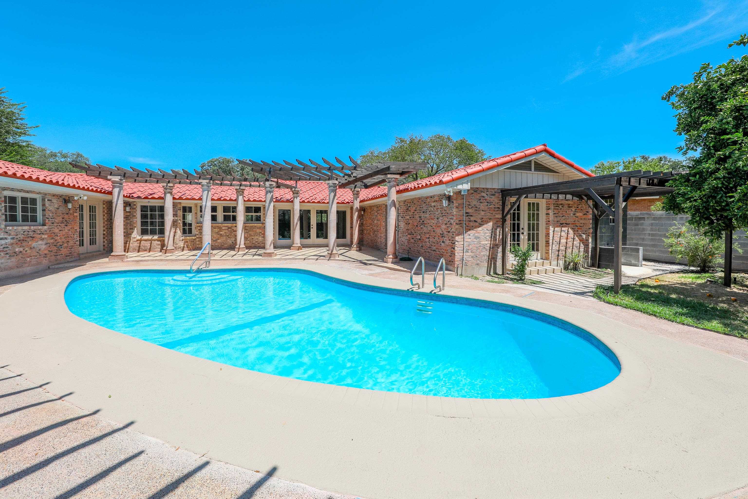 409 Longshadow Rd