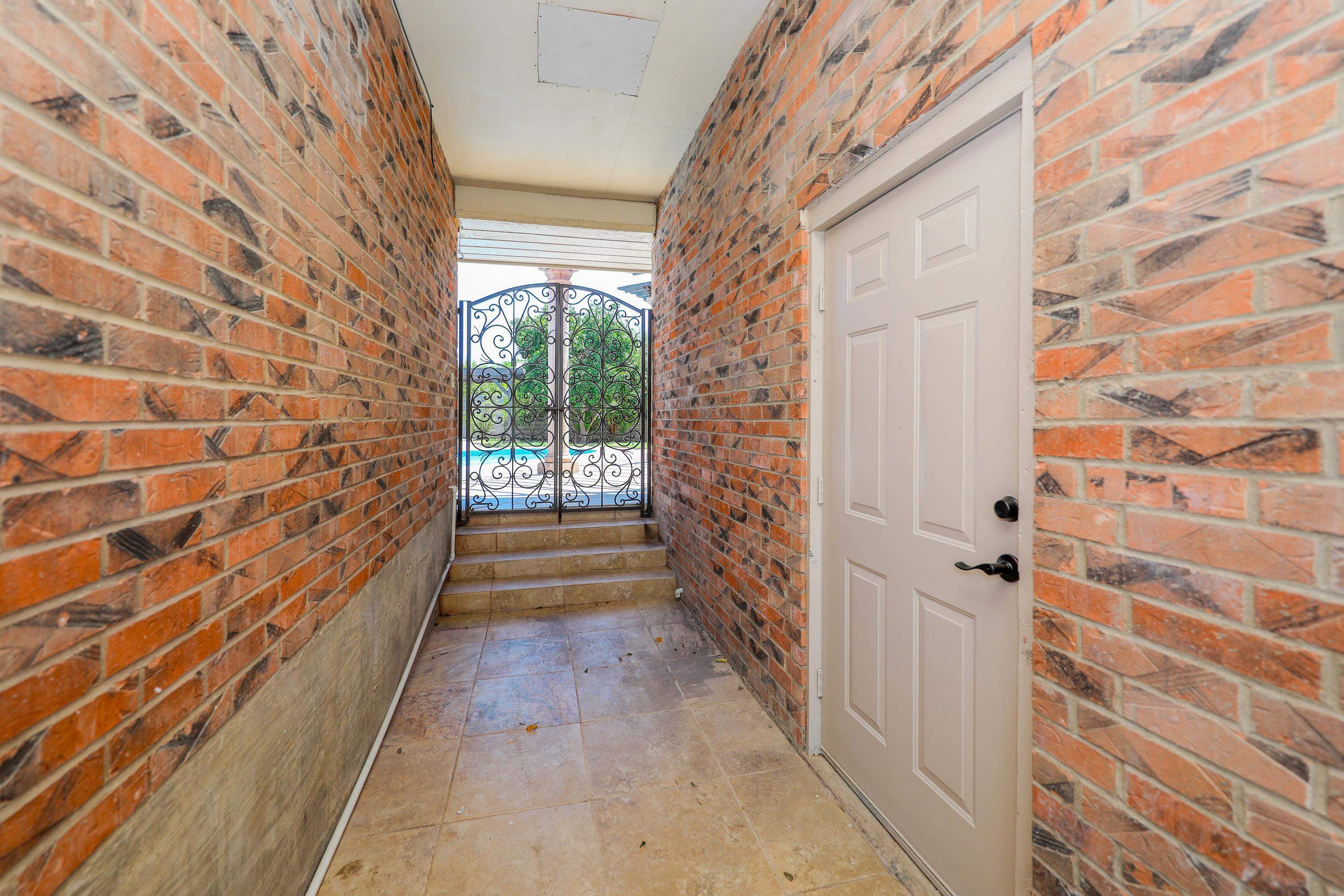 409 Longshadow Rd