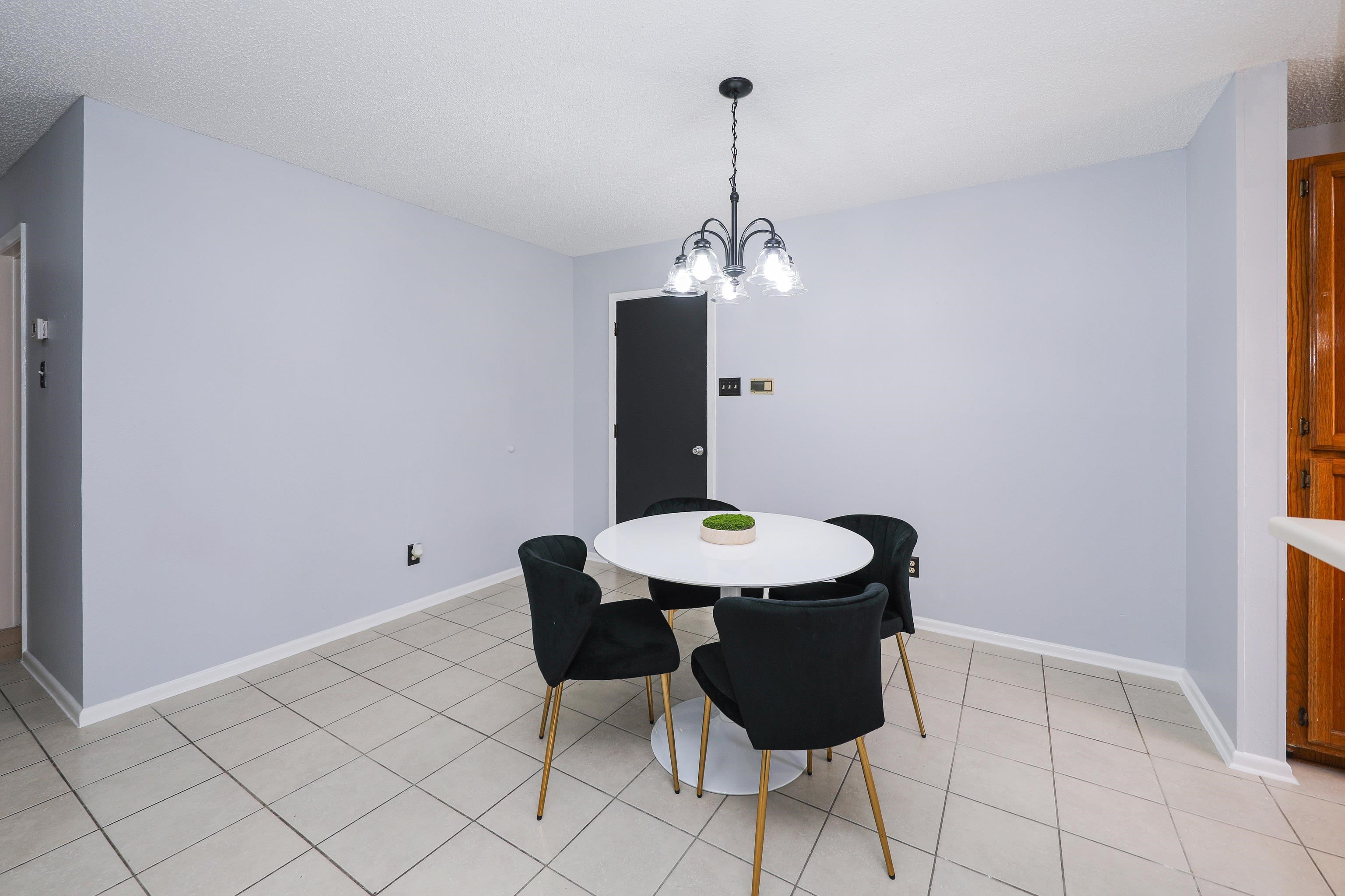 105 Hidden Ln
