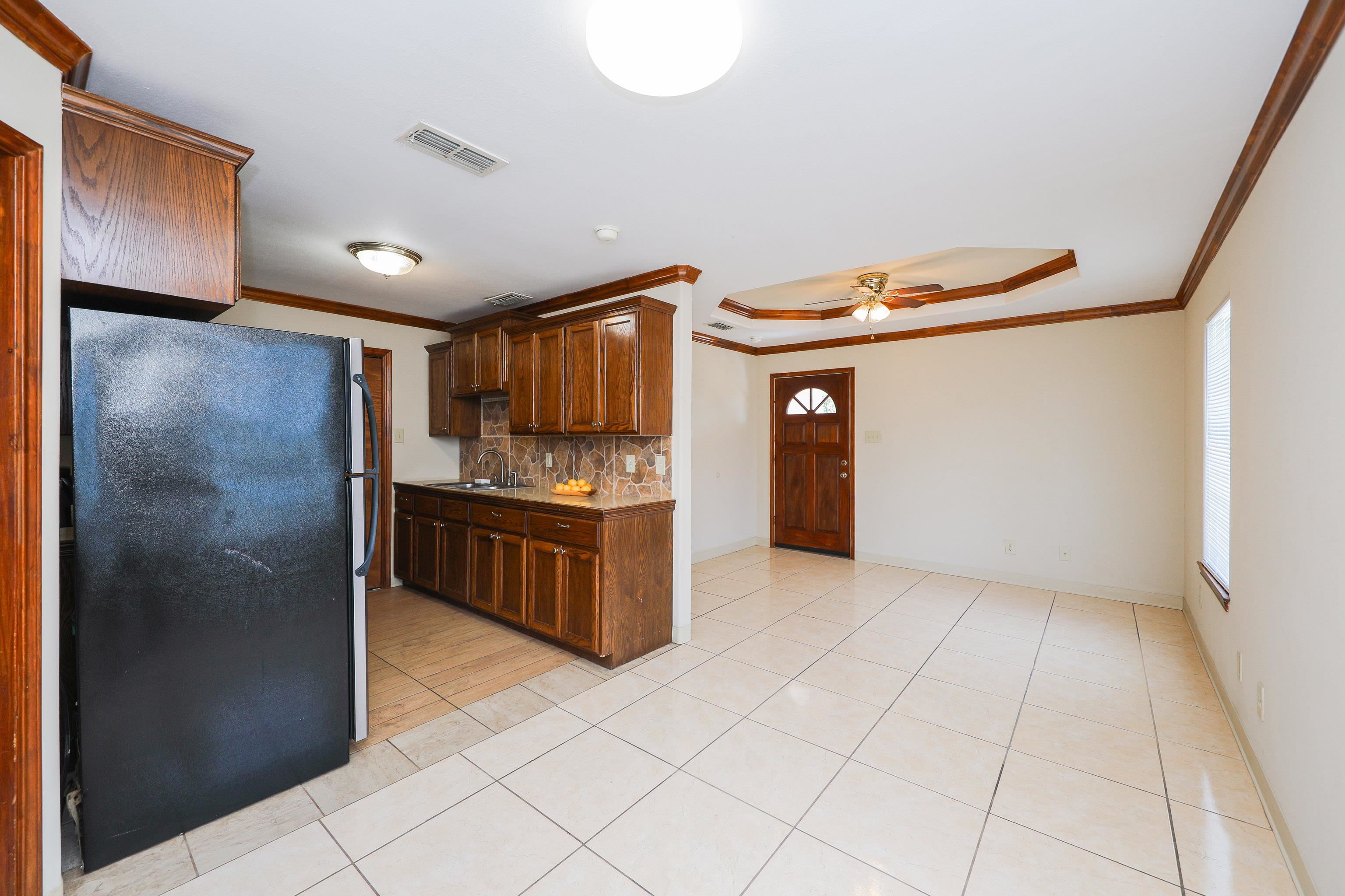 2704 San Agustin Ave Unit: 2