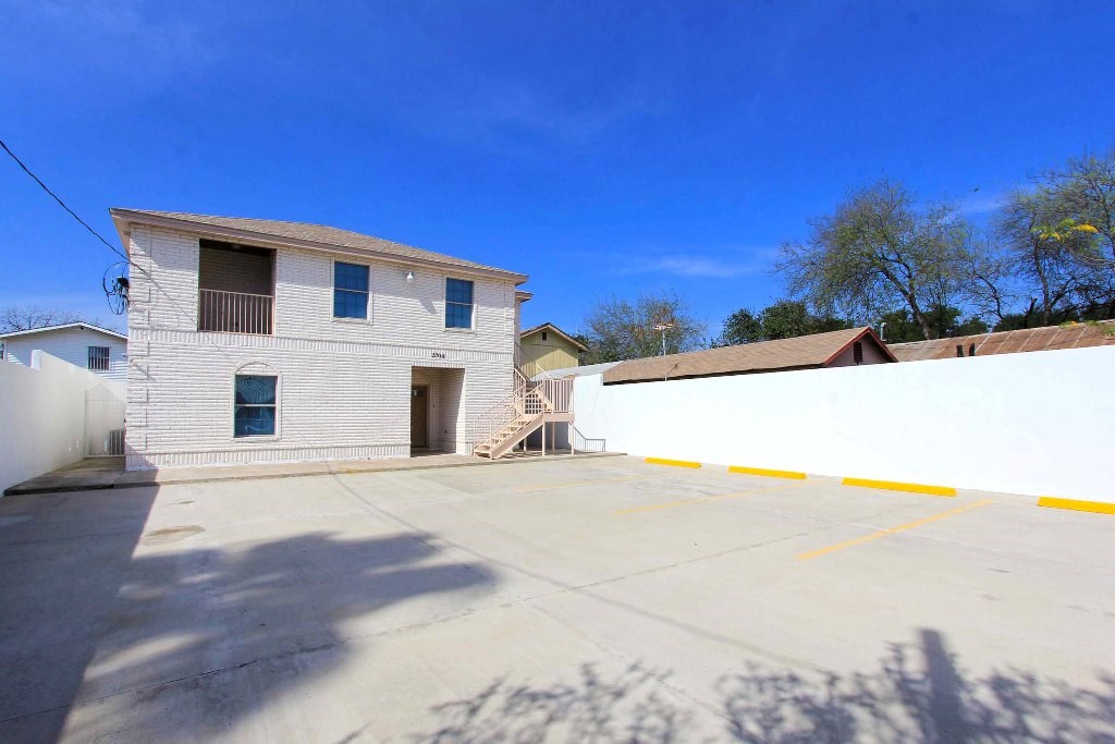 2704 San Agustin Ave Unit: 2