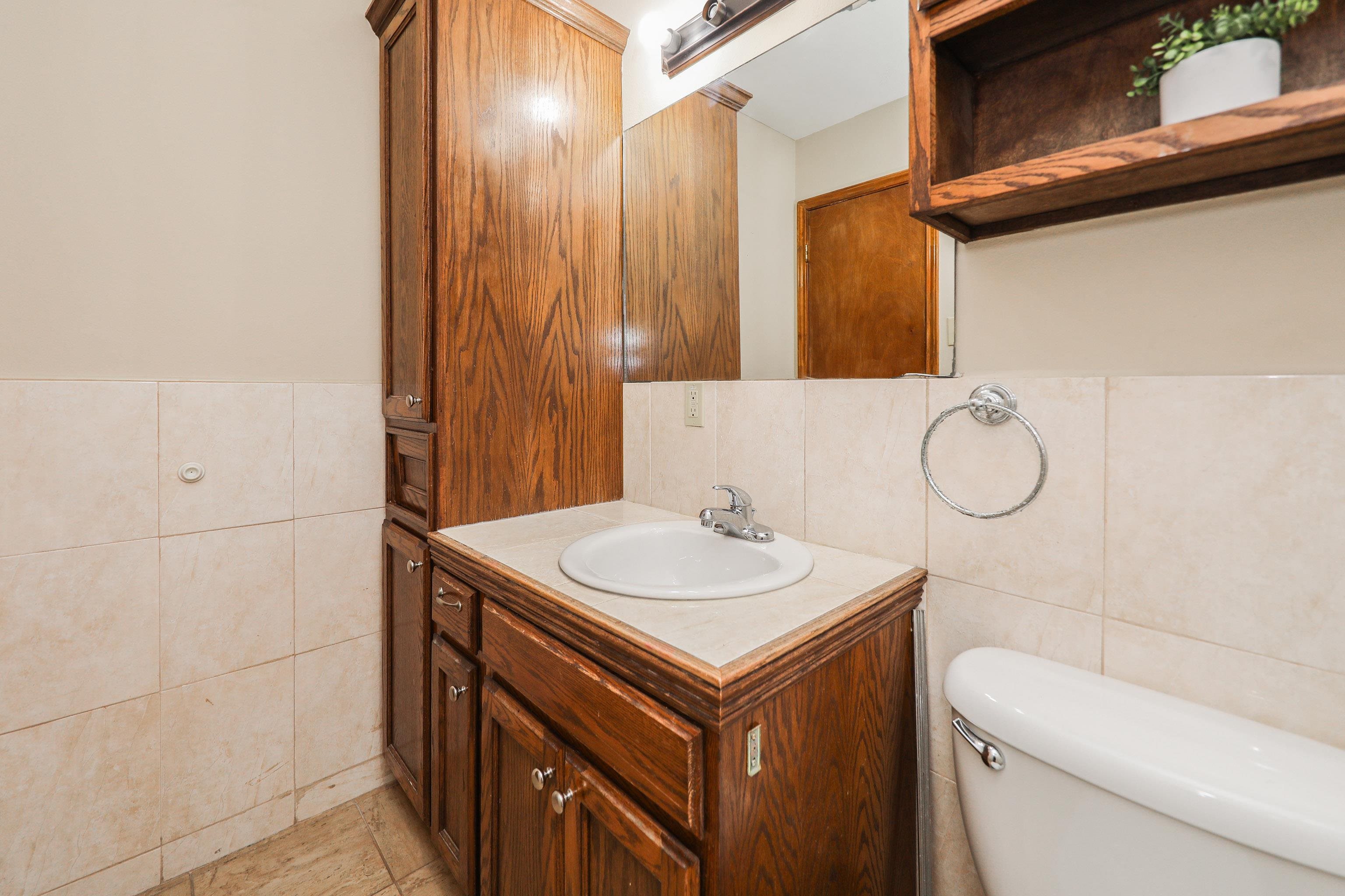 2704 San Agustin Ave Unit: 2