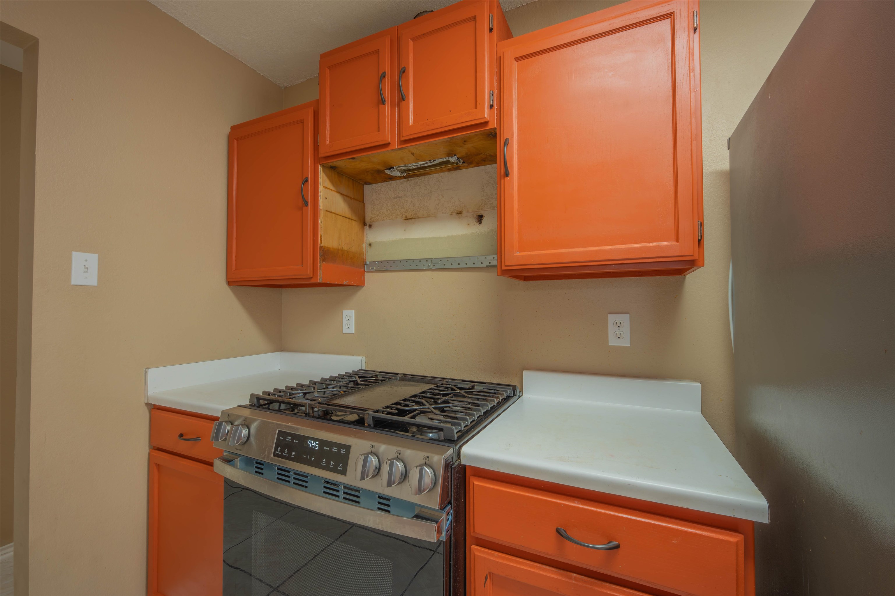 1221 Eisenhower Dr