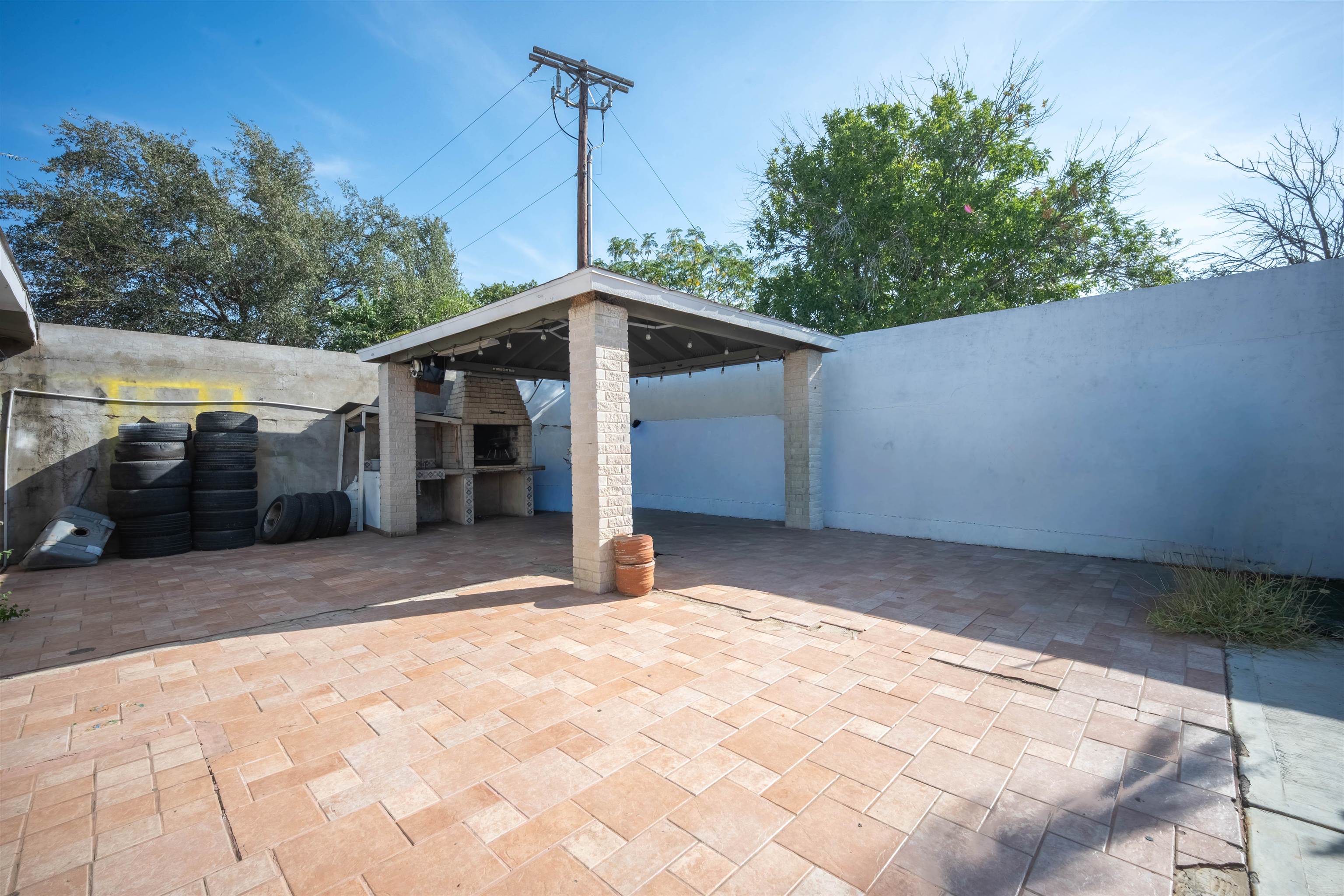 1221 Eisenhower Dr