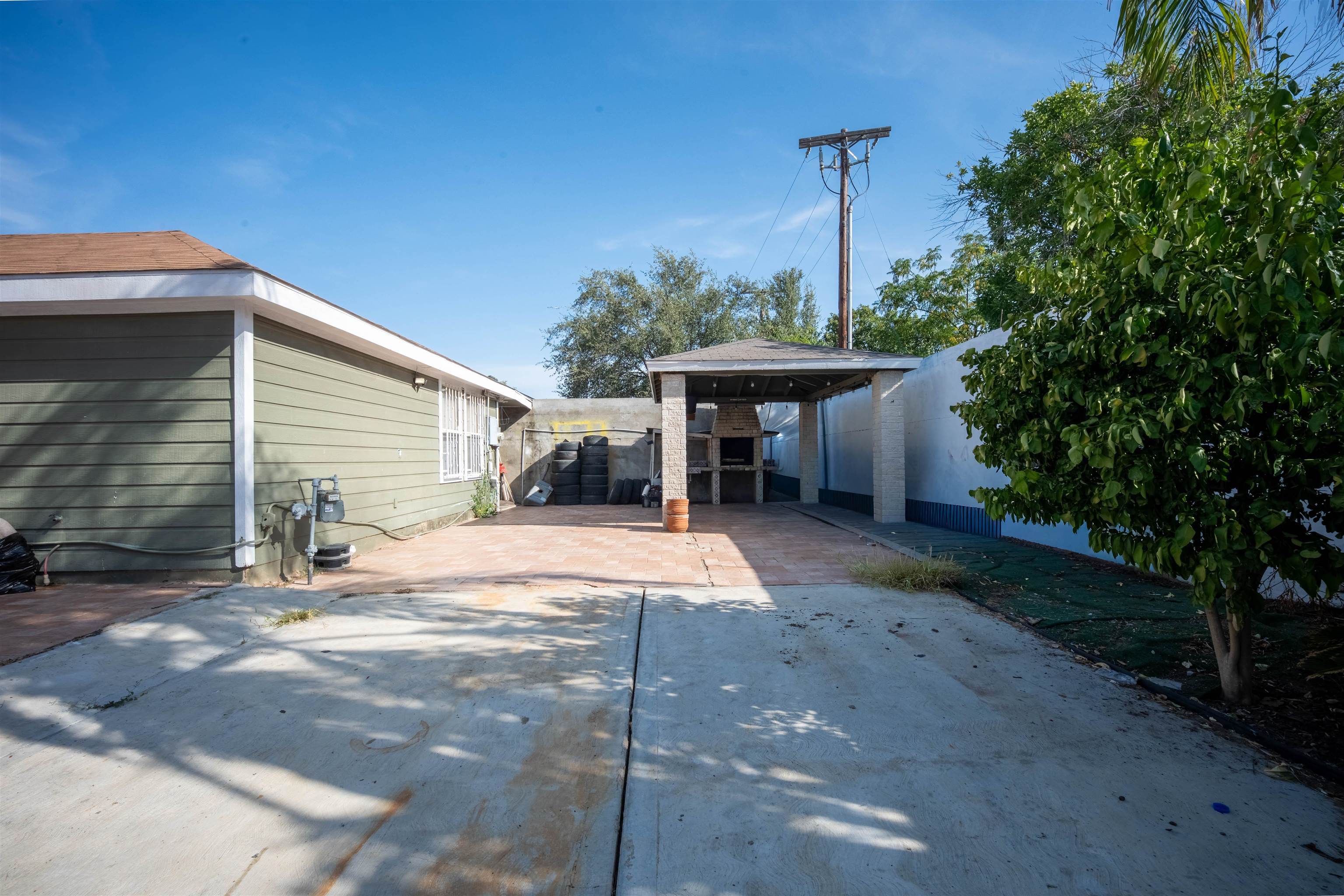 1221 Eisenhower Dr