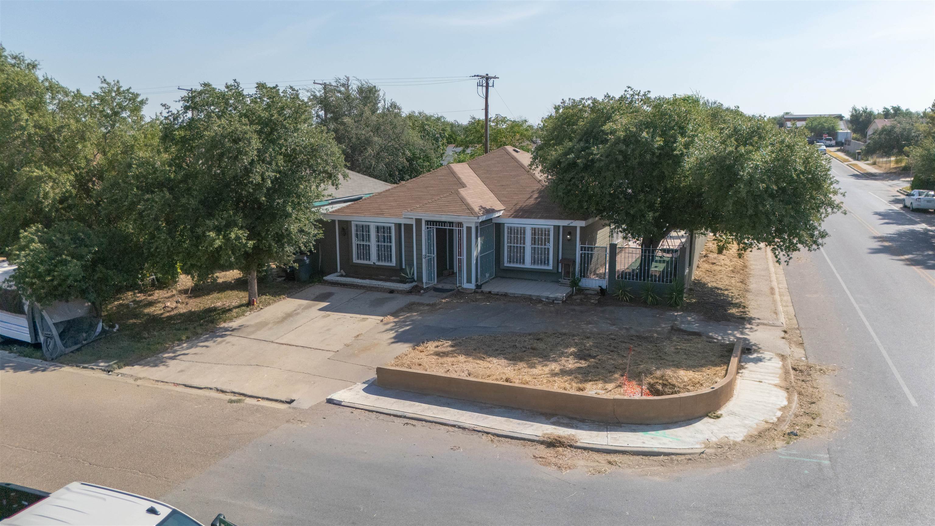 1221 Eisenhower Dr