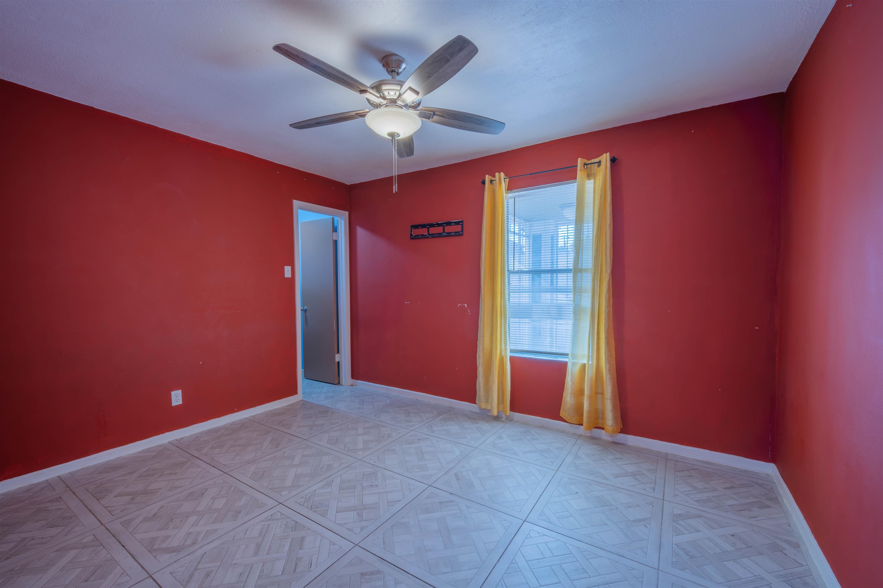 1221 Eisenhower Dr
