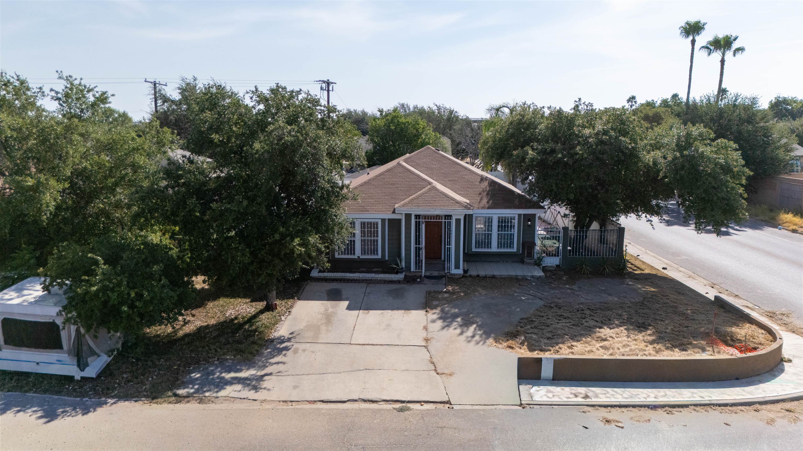 1221 Eisenhower Dr