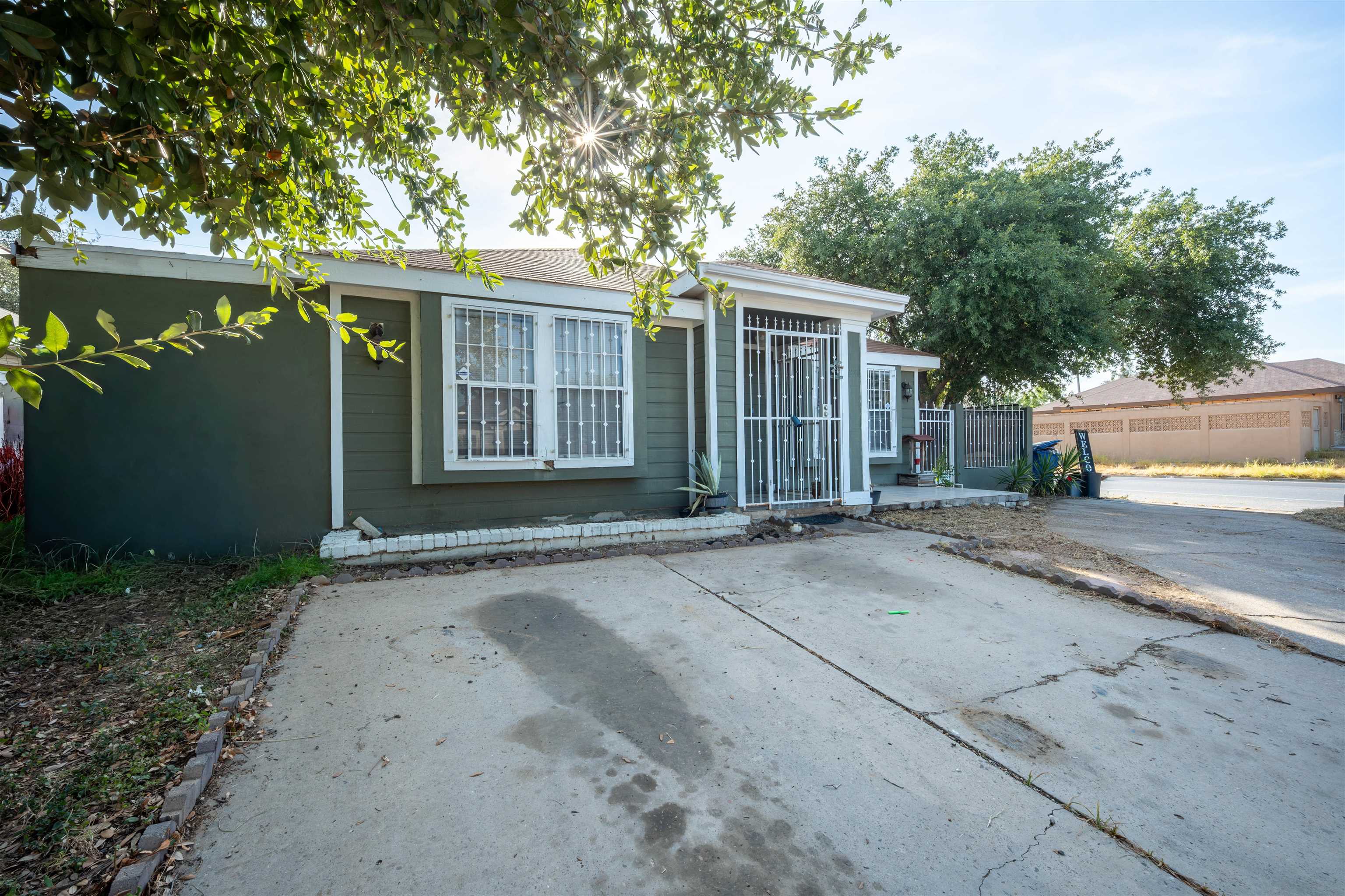 1221 Eisenhower Dr