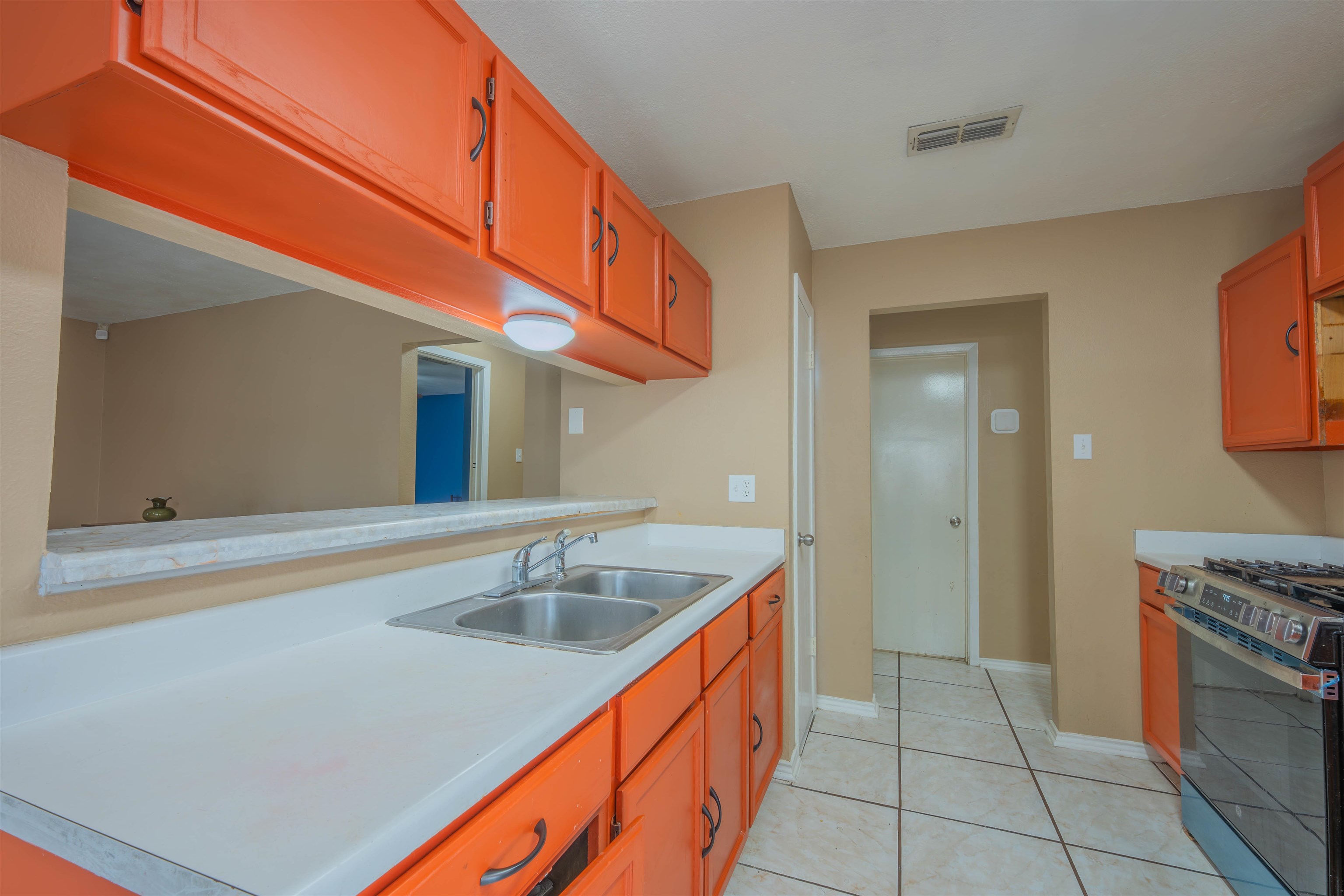 1221 Eisenhower Dr