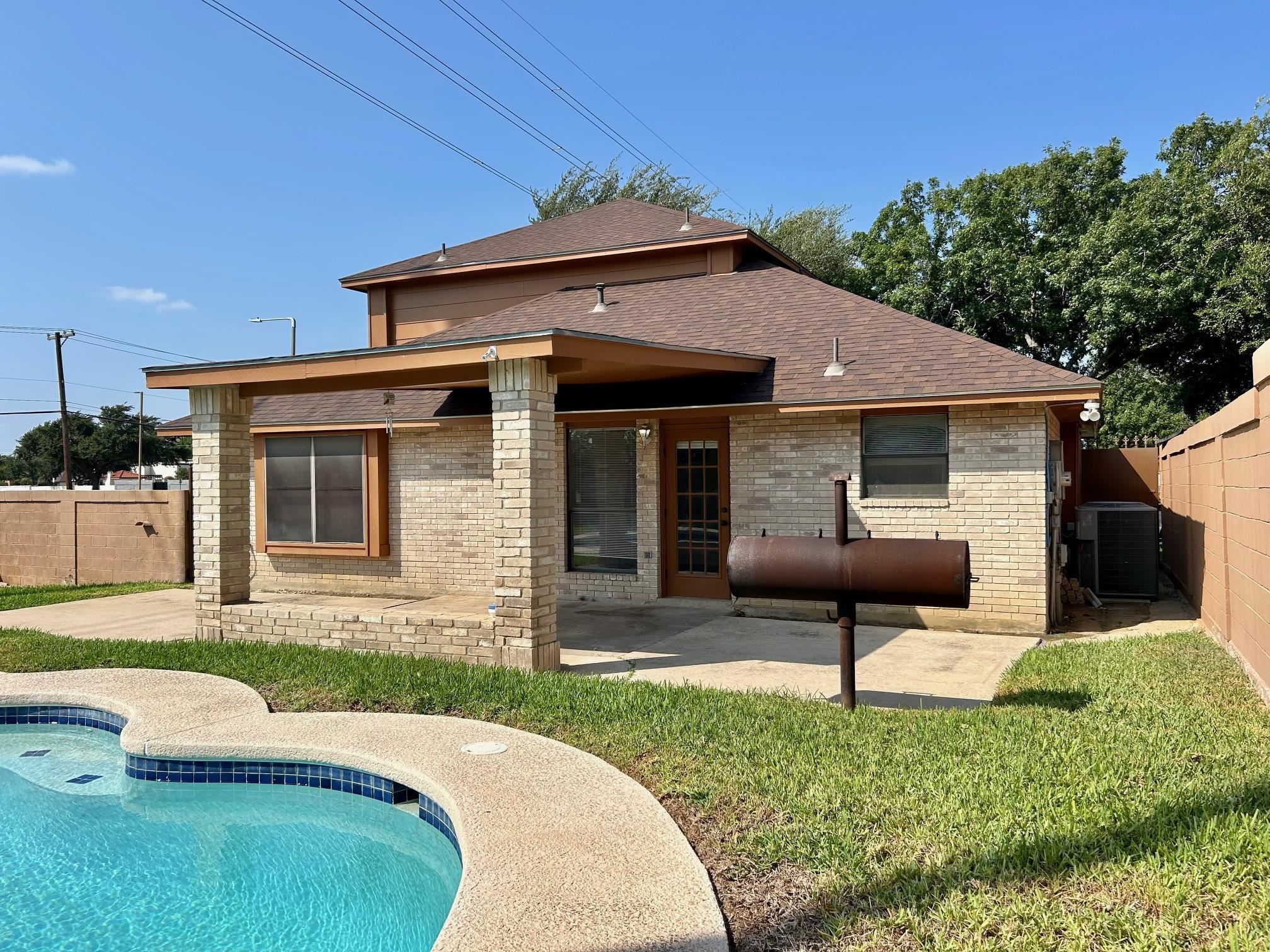 8701 Martinique Dr