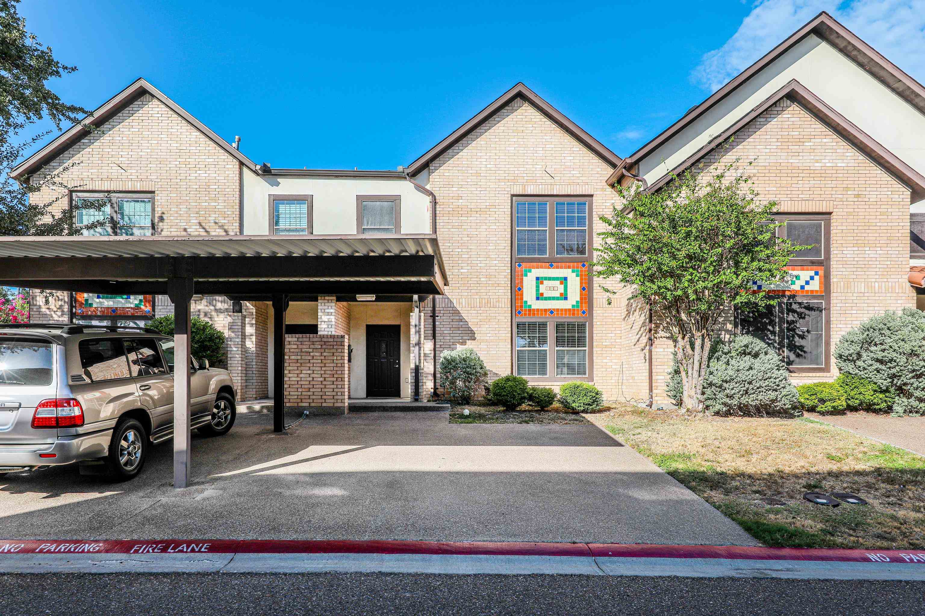 2445 Monarch Dr Unit: 202
