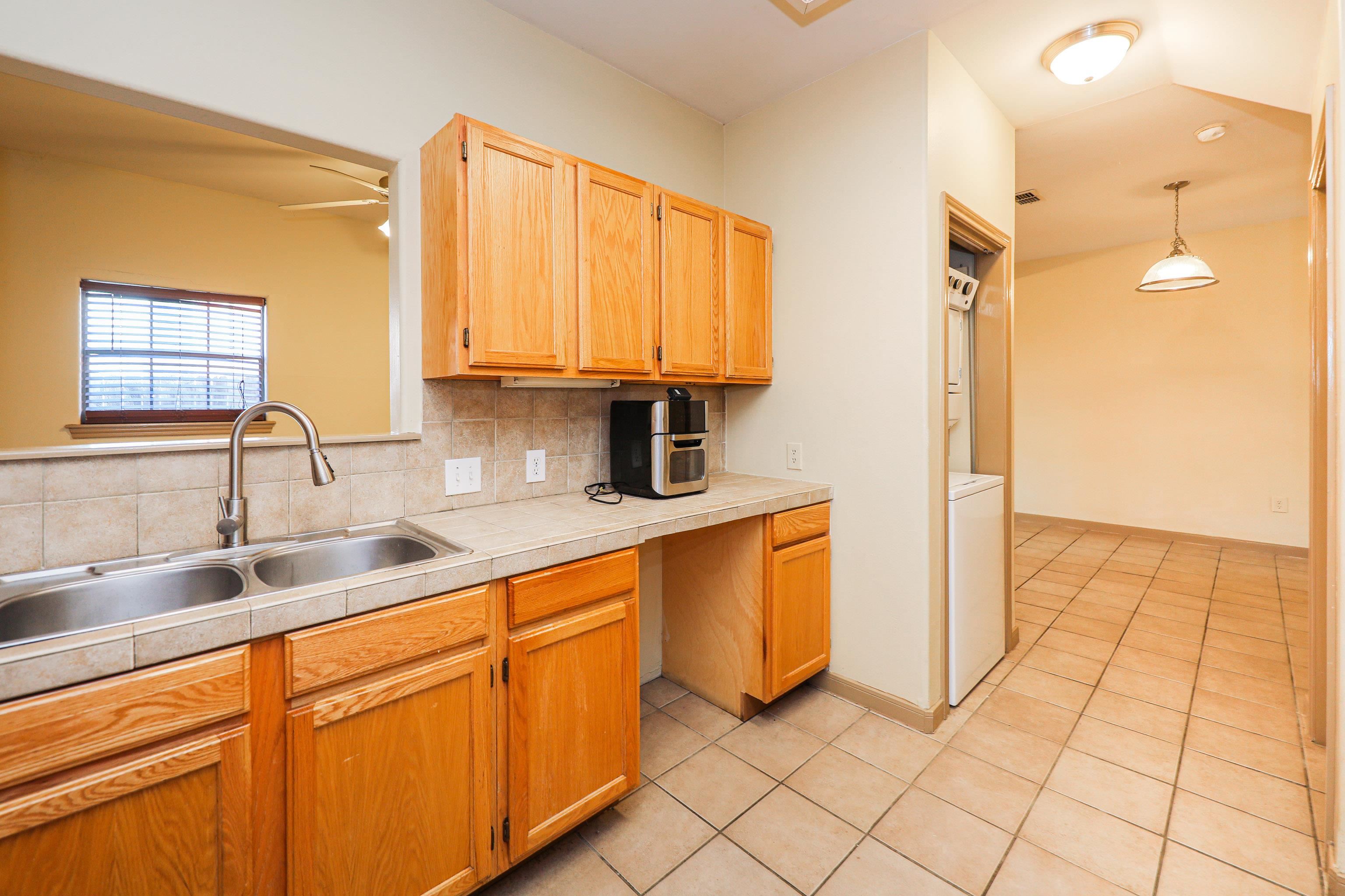 2445 Monarch Dr Unit: 202