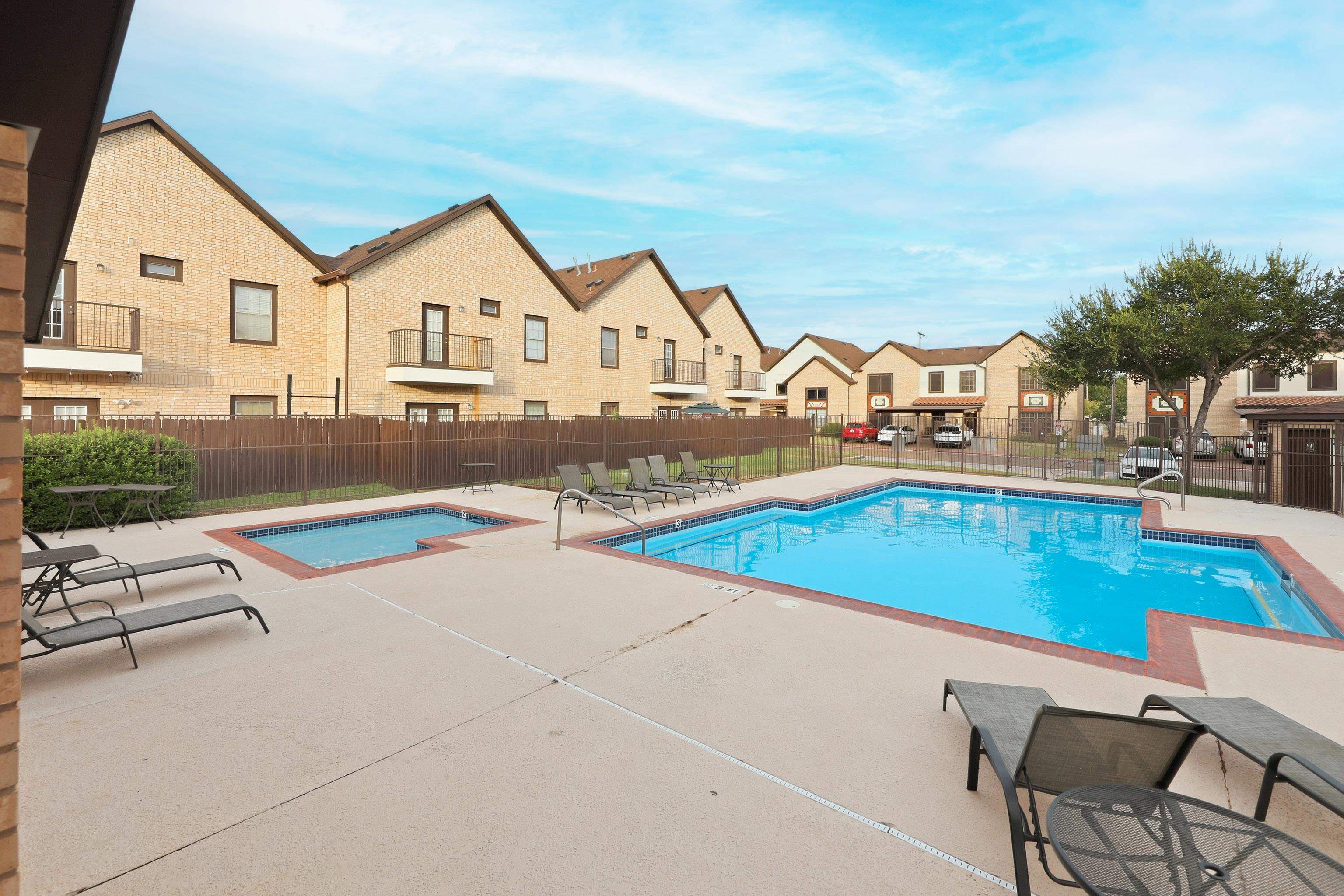 2445 Monarch Dr Unit: 202