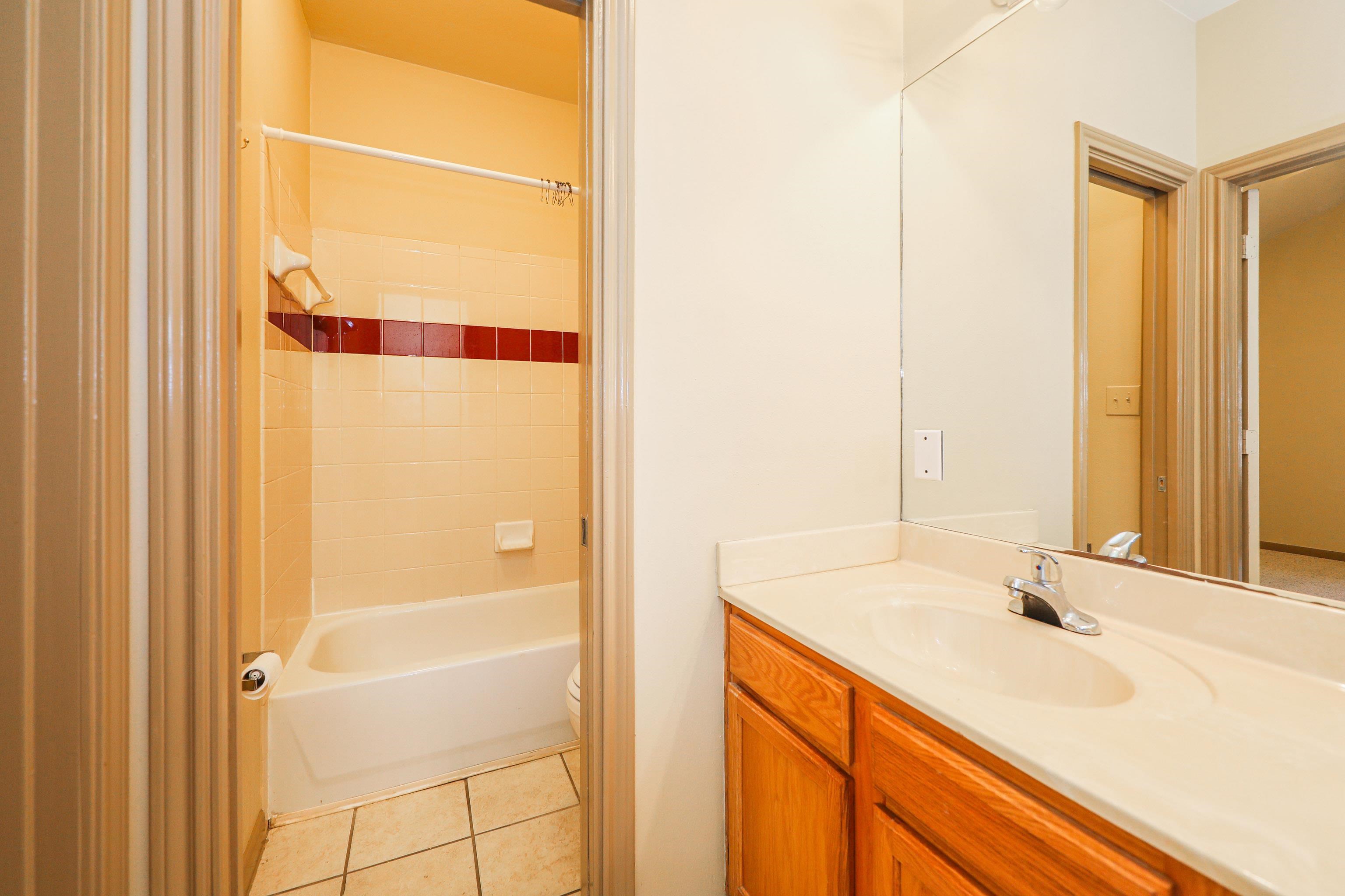2445 Monarch Dr Unit: 202