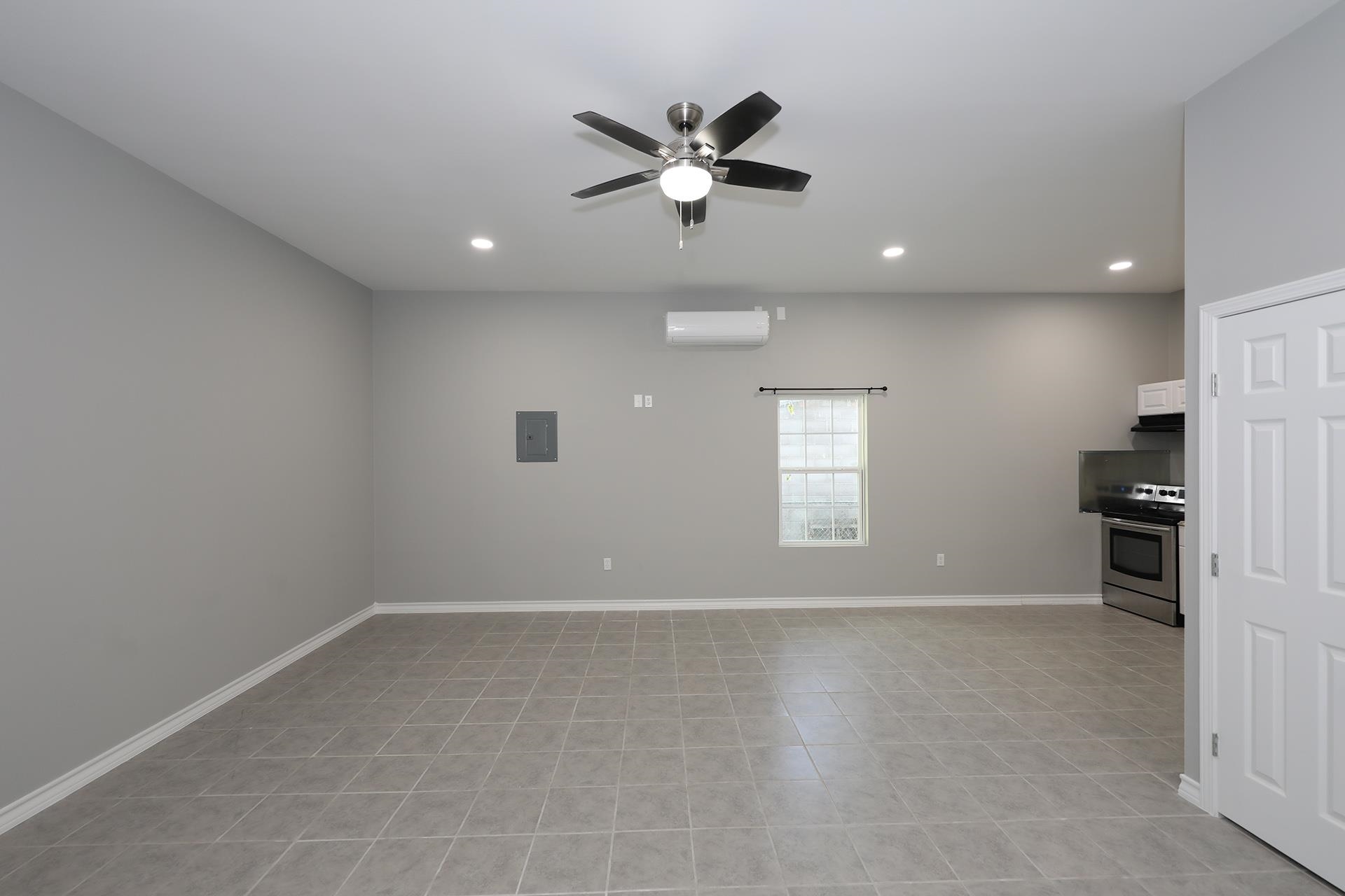 1215 Bustamante St Unit: 4