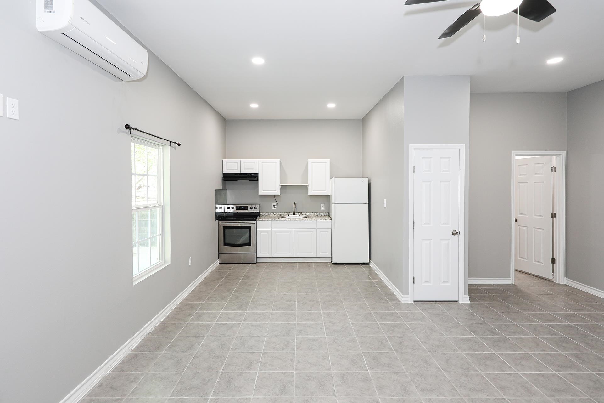 1215 Bustamante St Unit: 4