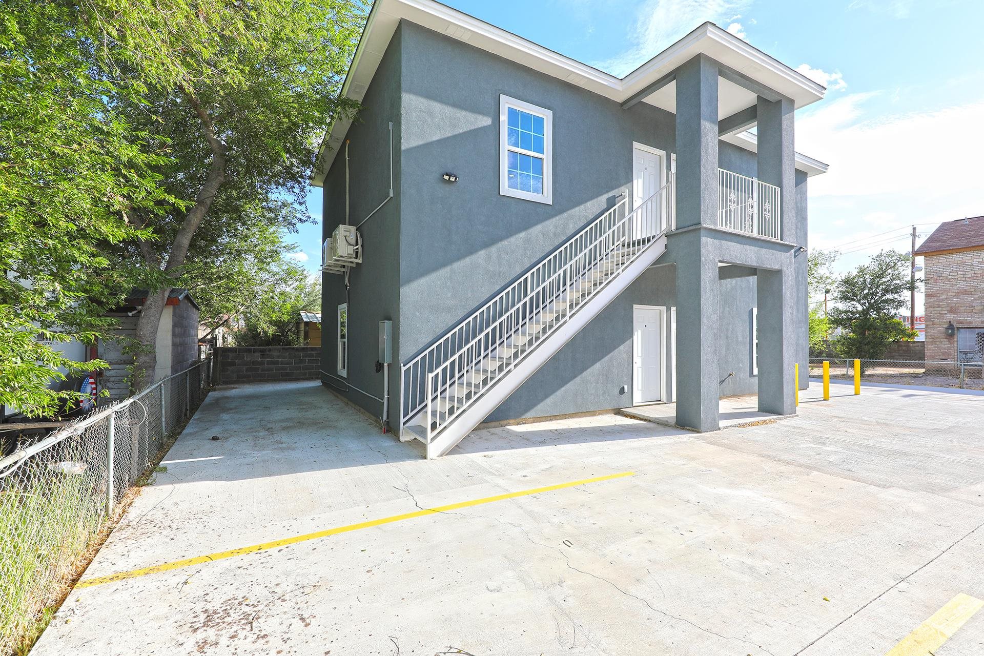 1215 Bustamante St Unit: 4
