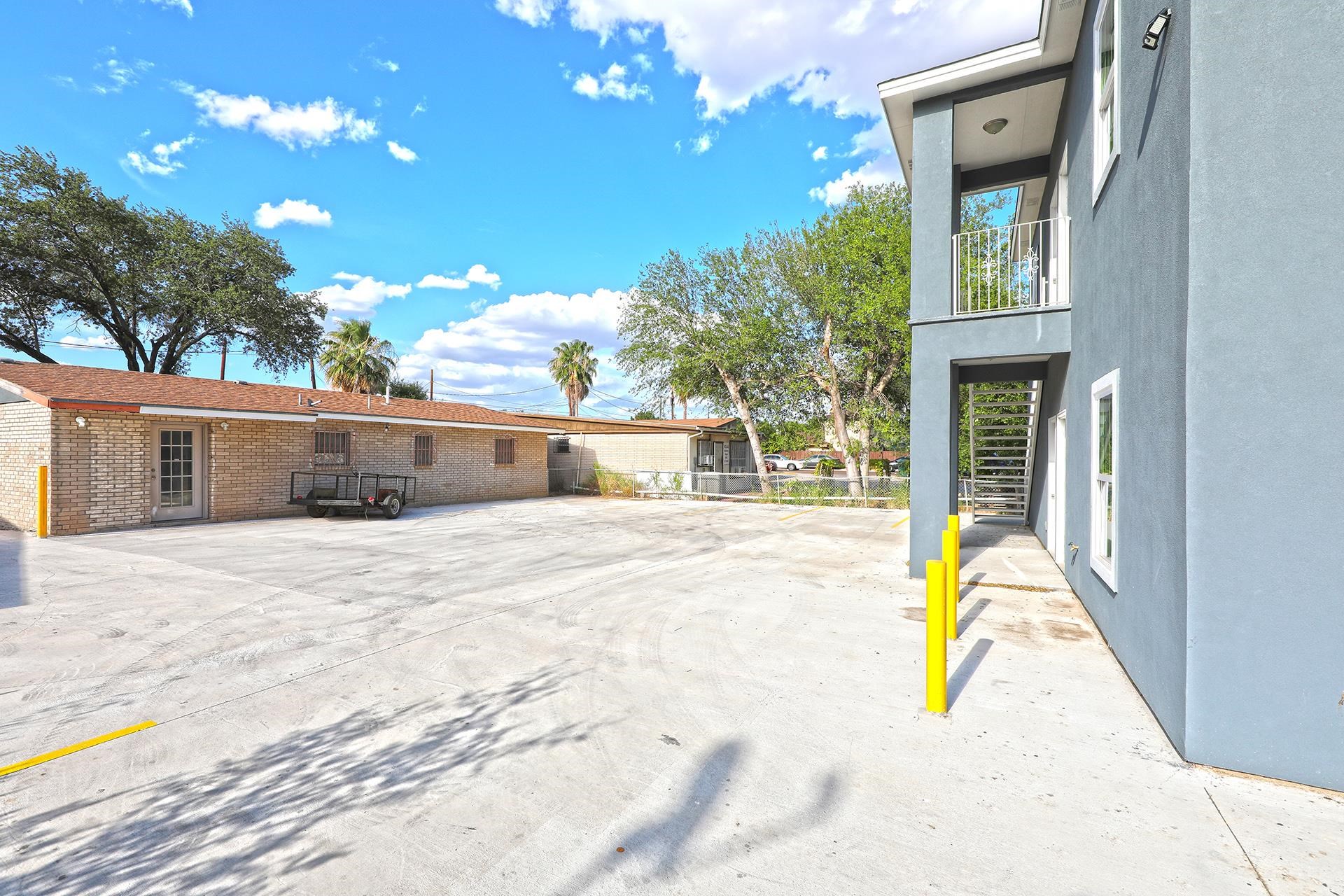 1215 Bustamante St Unit: 4