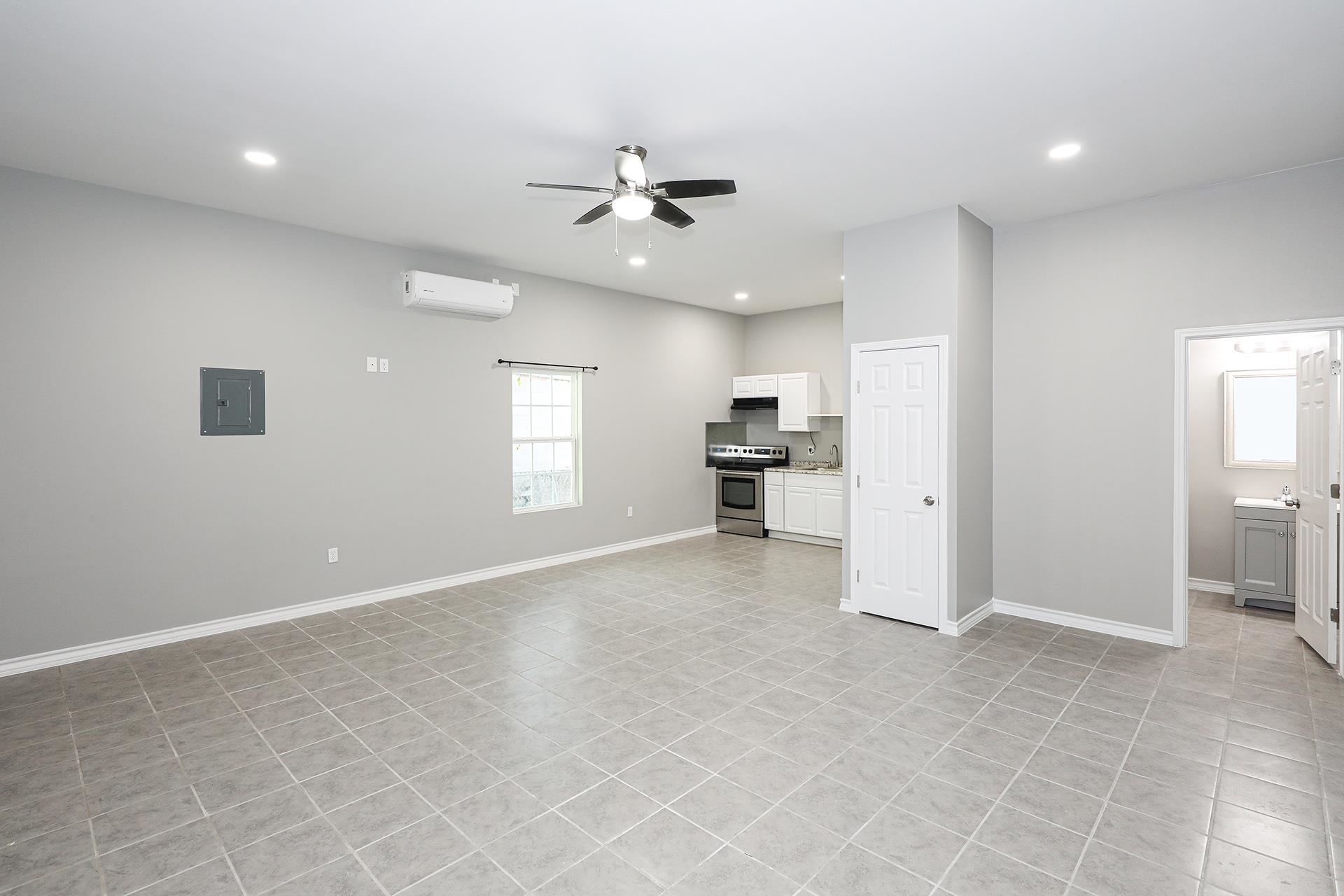 1215 Bustamante St Unit: 4